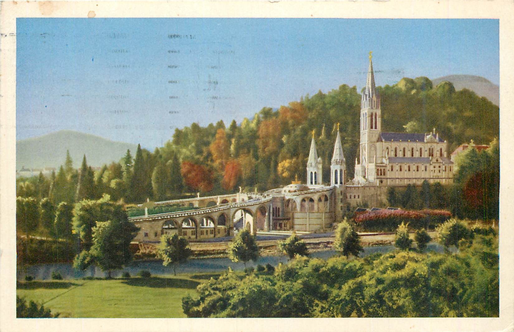 CPA Lourdes la Basilique vue Laterale