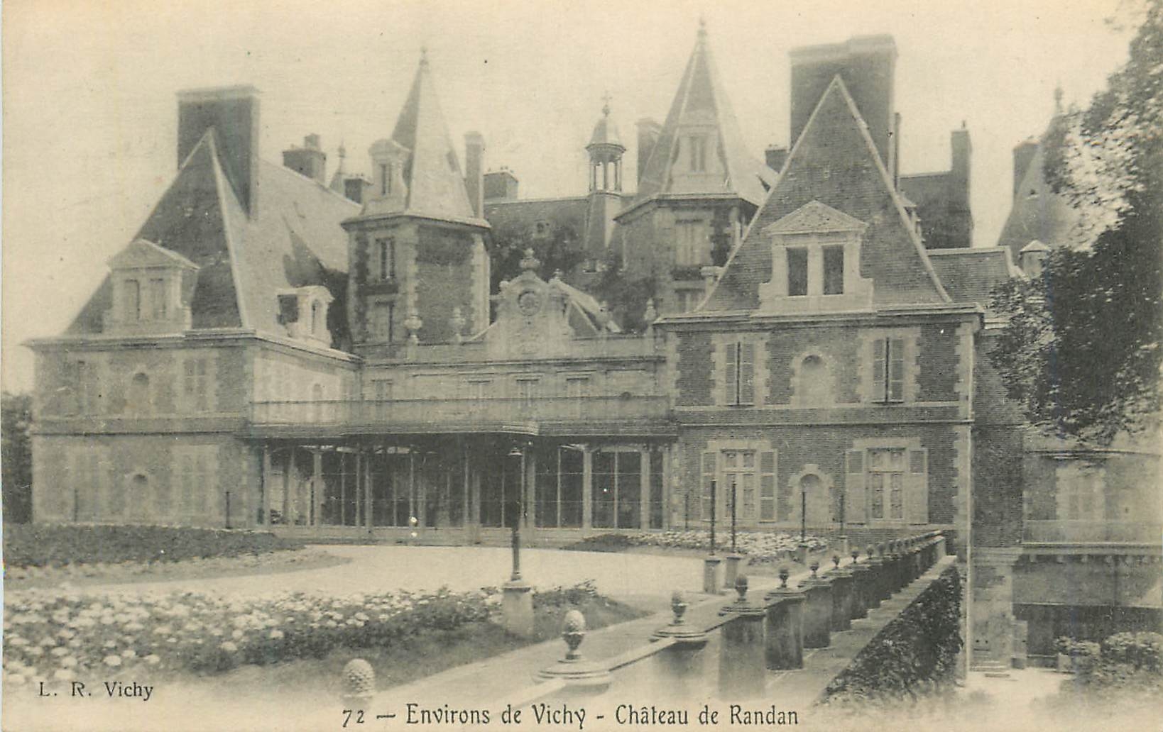 CPA Environs de Vichy Chateau de Randan