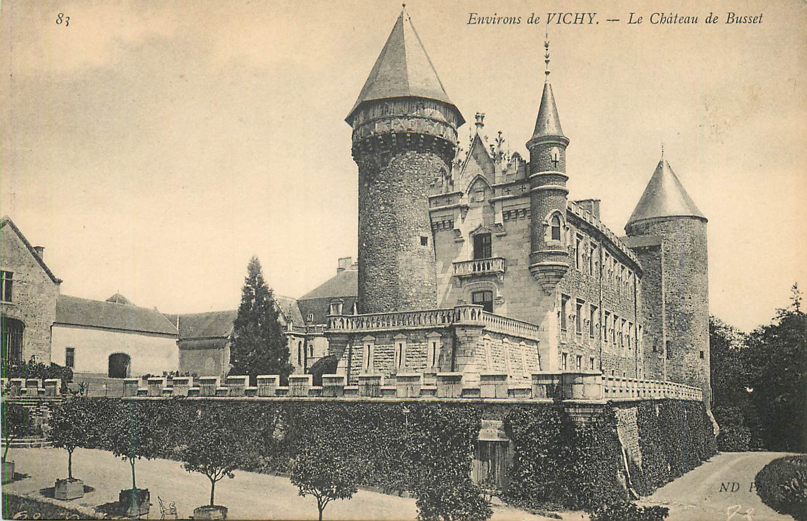 Environs de VICHY — Le Château de Busset — ND P