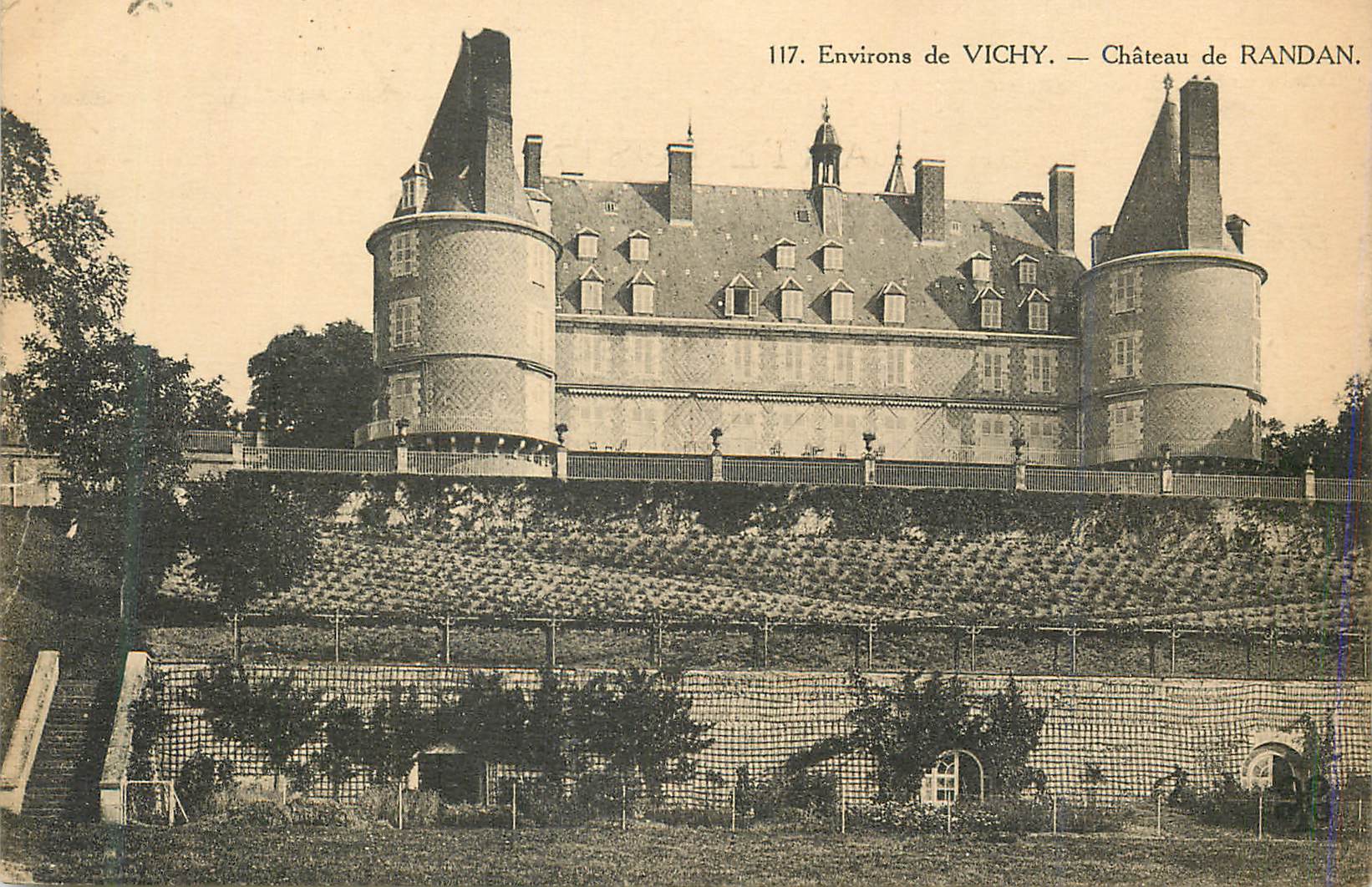 CPA Environs de Vichy Chateau de Randan