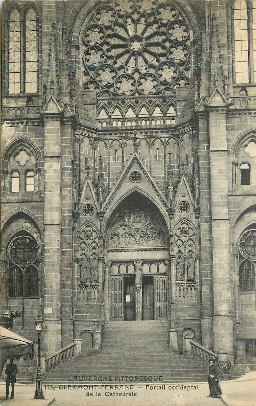 CPA L'Auvergne Pittoresque Clermont Ferrand Portail Occidental de la Cathedrale