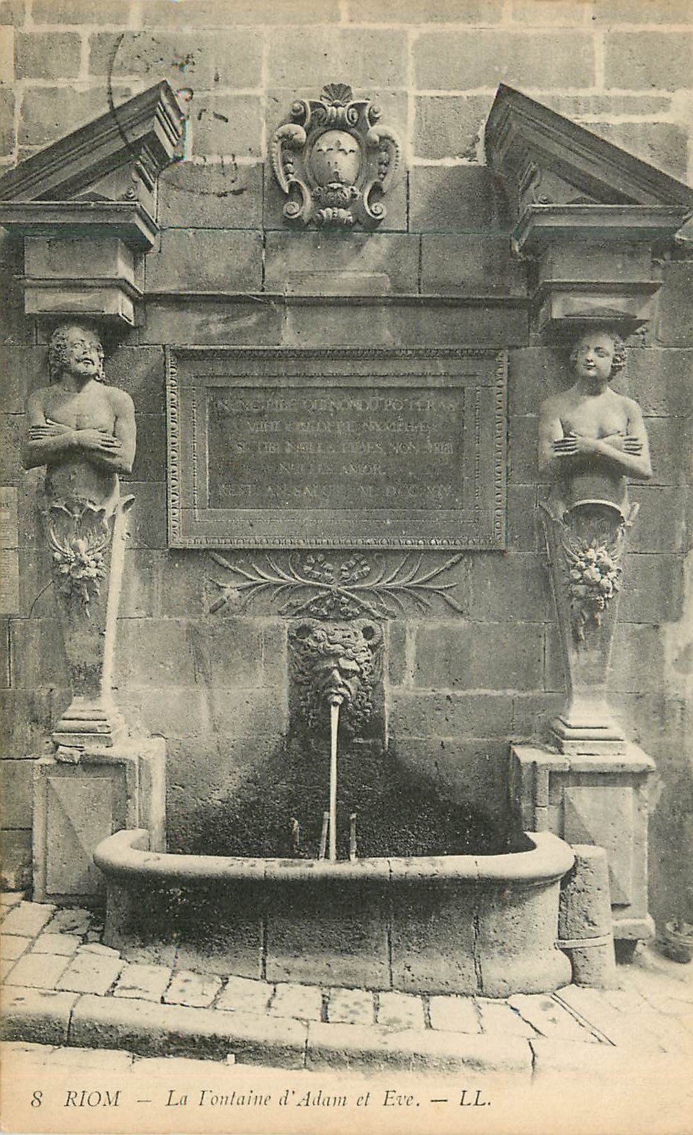 CPA Riom La Fontaine d'Adam et Eve