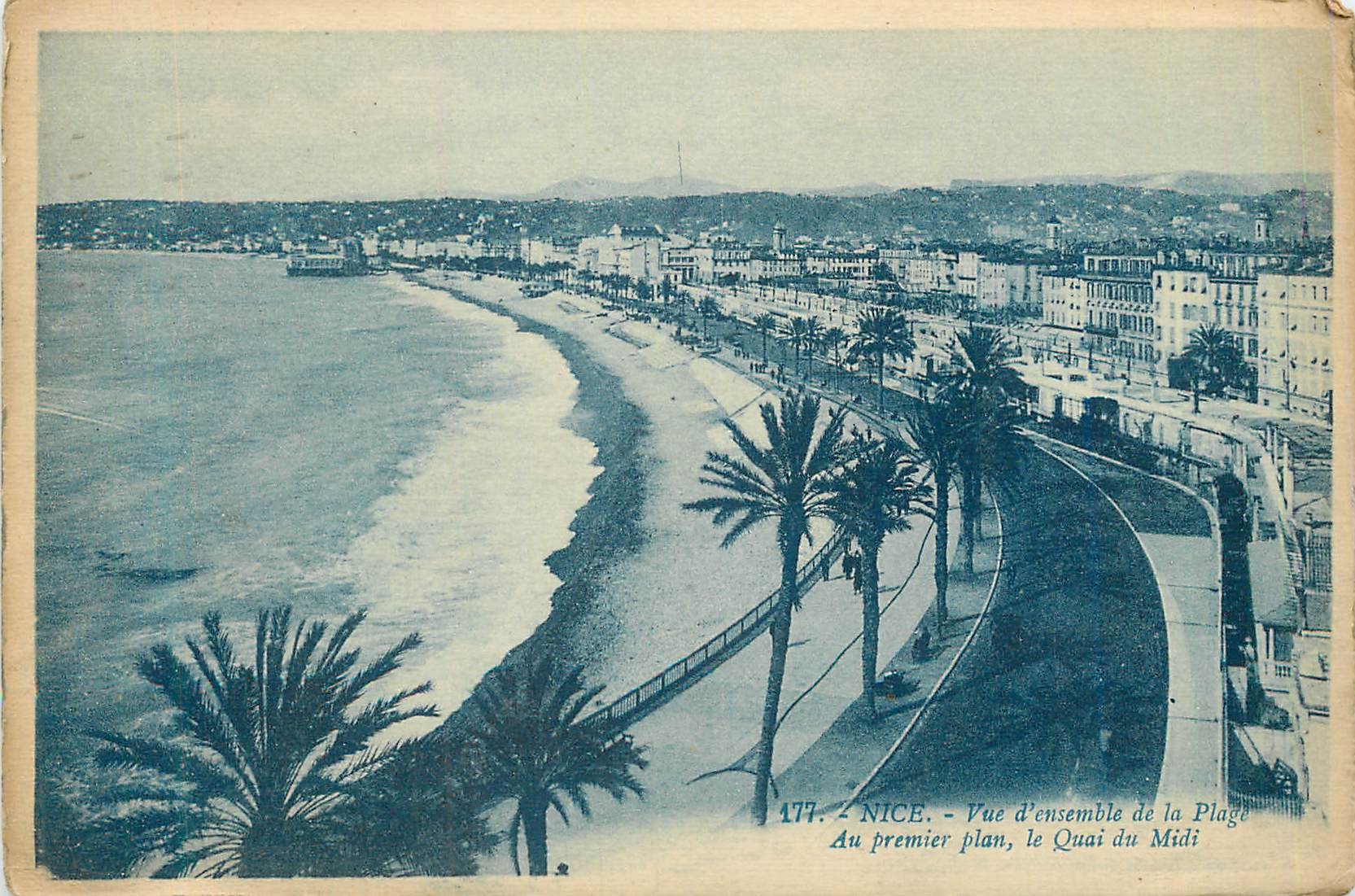 CPA Nice Vue d'Ensemble de la Plage Au Premier Plan Le Quai du Midi