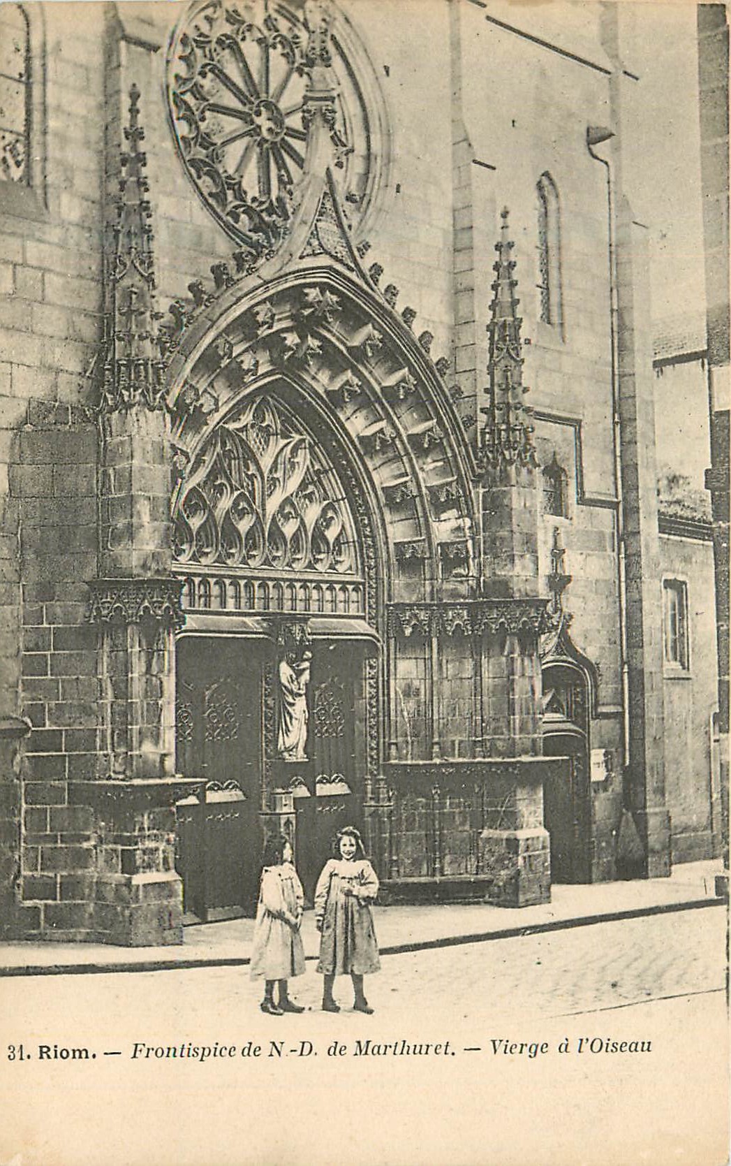 CPA Riom Frontispice de N D de Marthuret Vierge a L'Oiseau Enfants