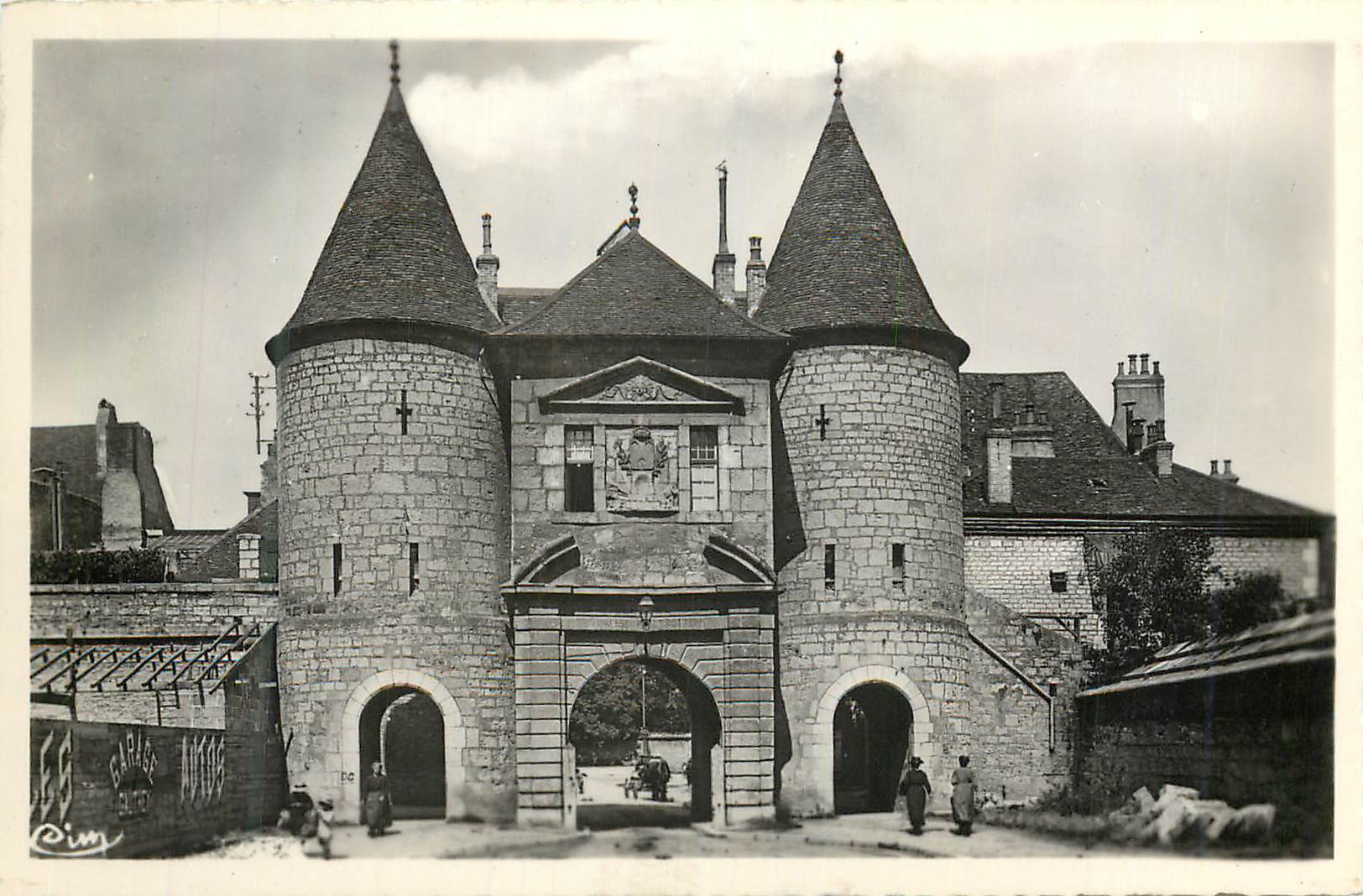 CPM Besancon Les Bains (Doubs) La Porte Rivotte