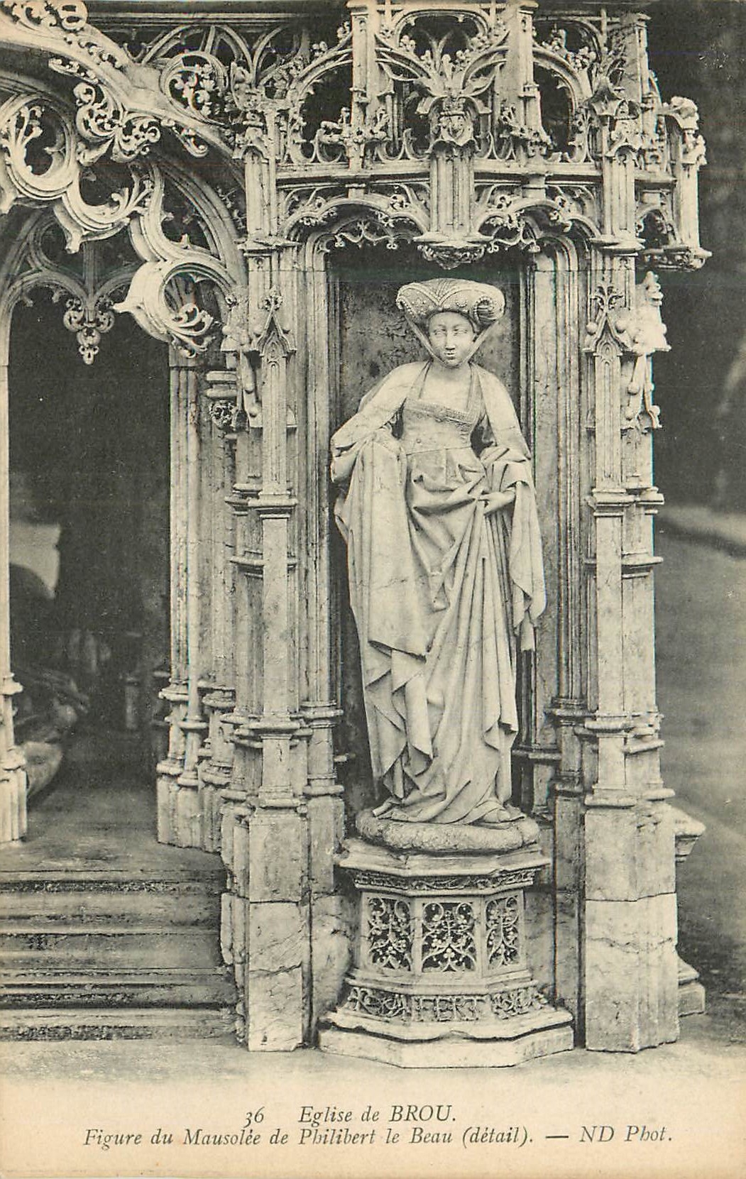 Figure du Mausolée de Philibert le Beau — détail — ND Pbot.