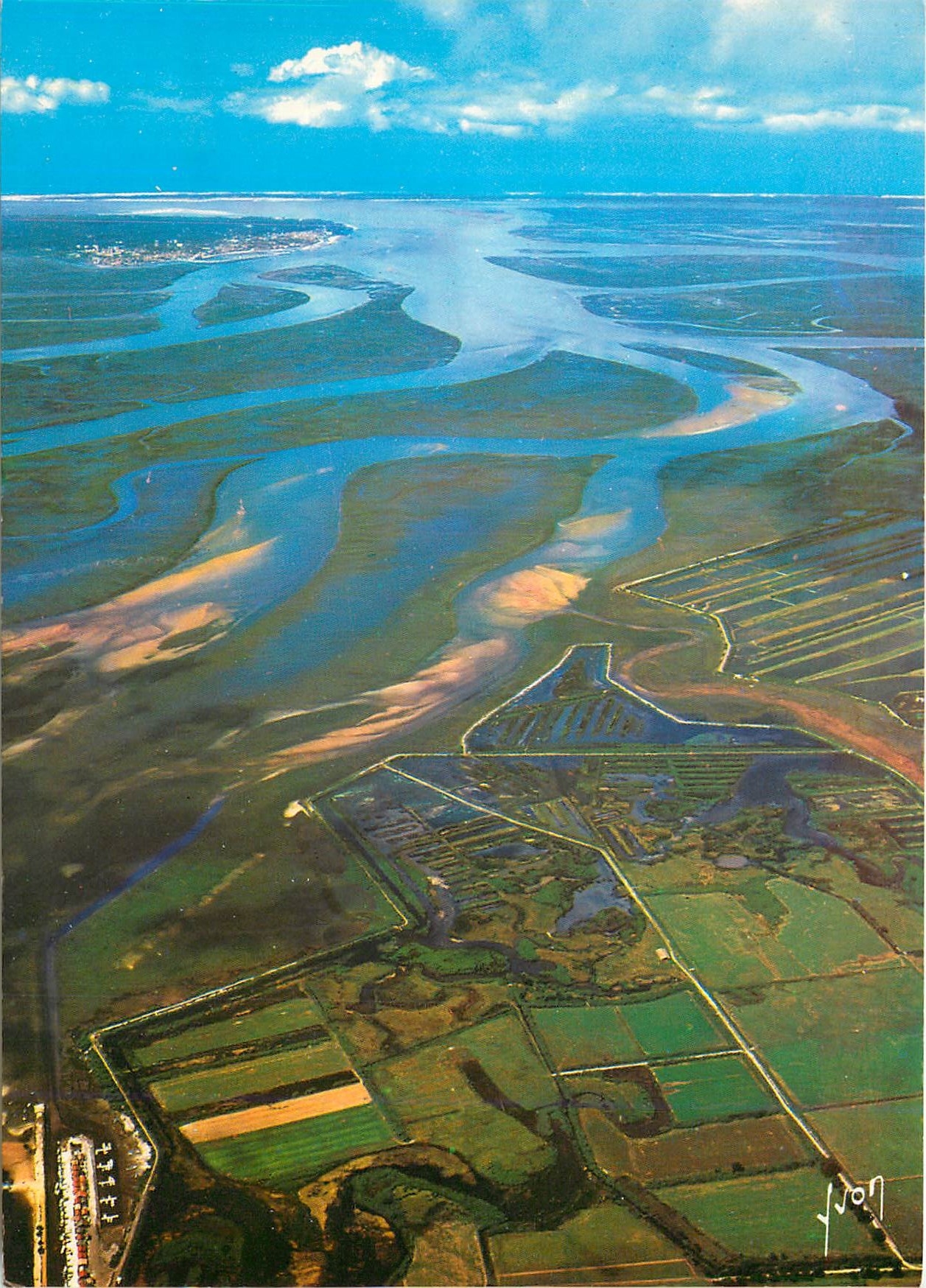 Bassin d'Arcachon — vue aérienne à marée basse — Éditions Lumière de France, n° 33