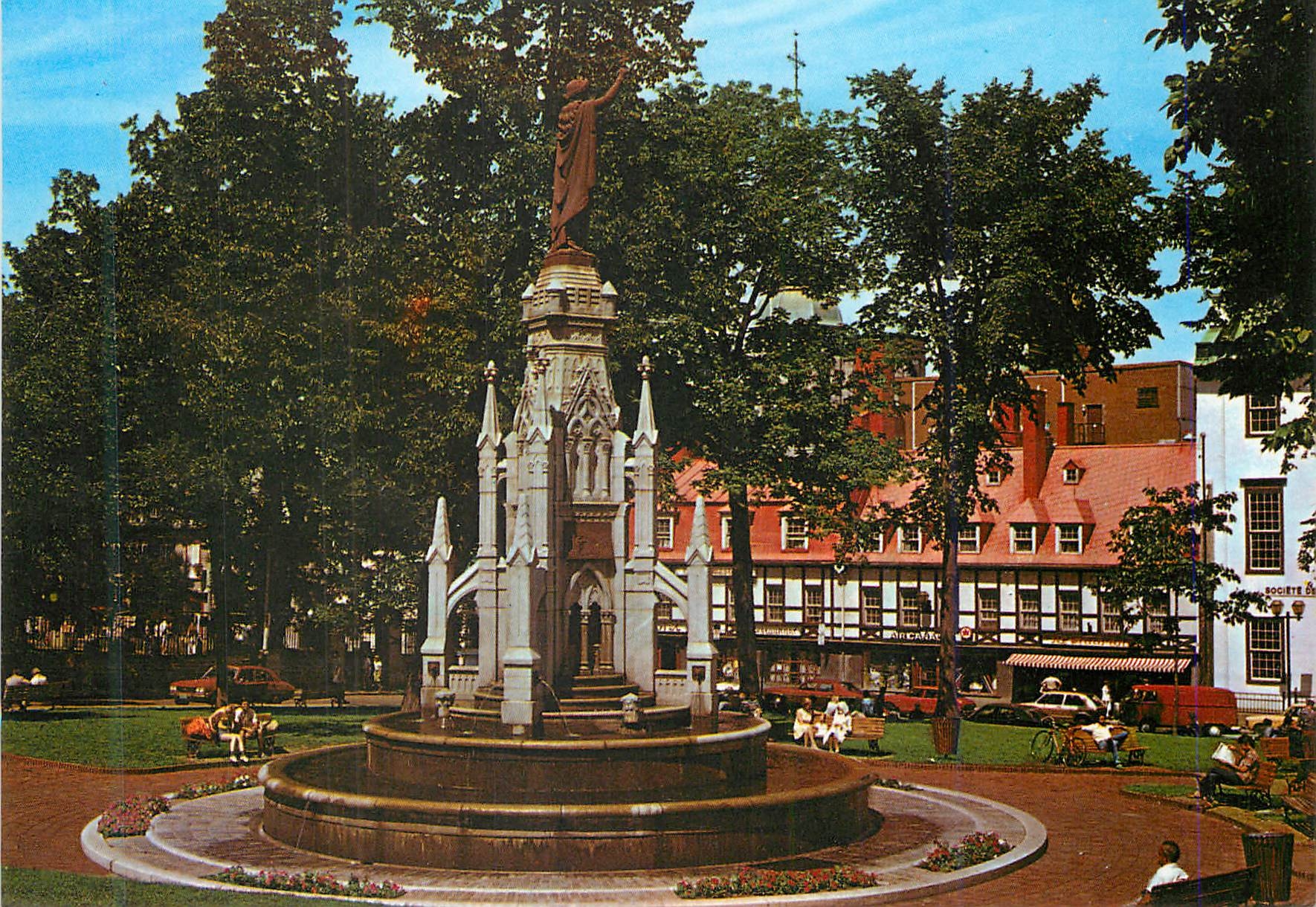 CPM Quebec Que Le Monument de la Foi (1615) Situe a la Place d'Armes au coeur de la Vieille Haute ville