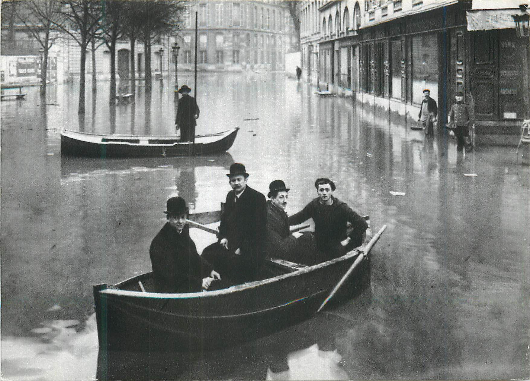 CPM Paris 1900 Scene Prise Lors des Inondations de 1910