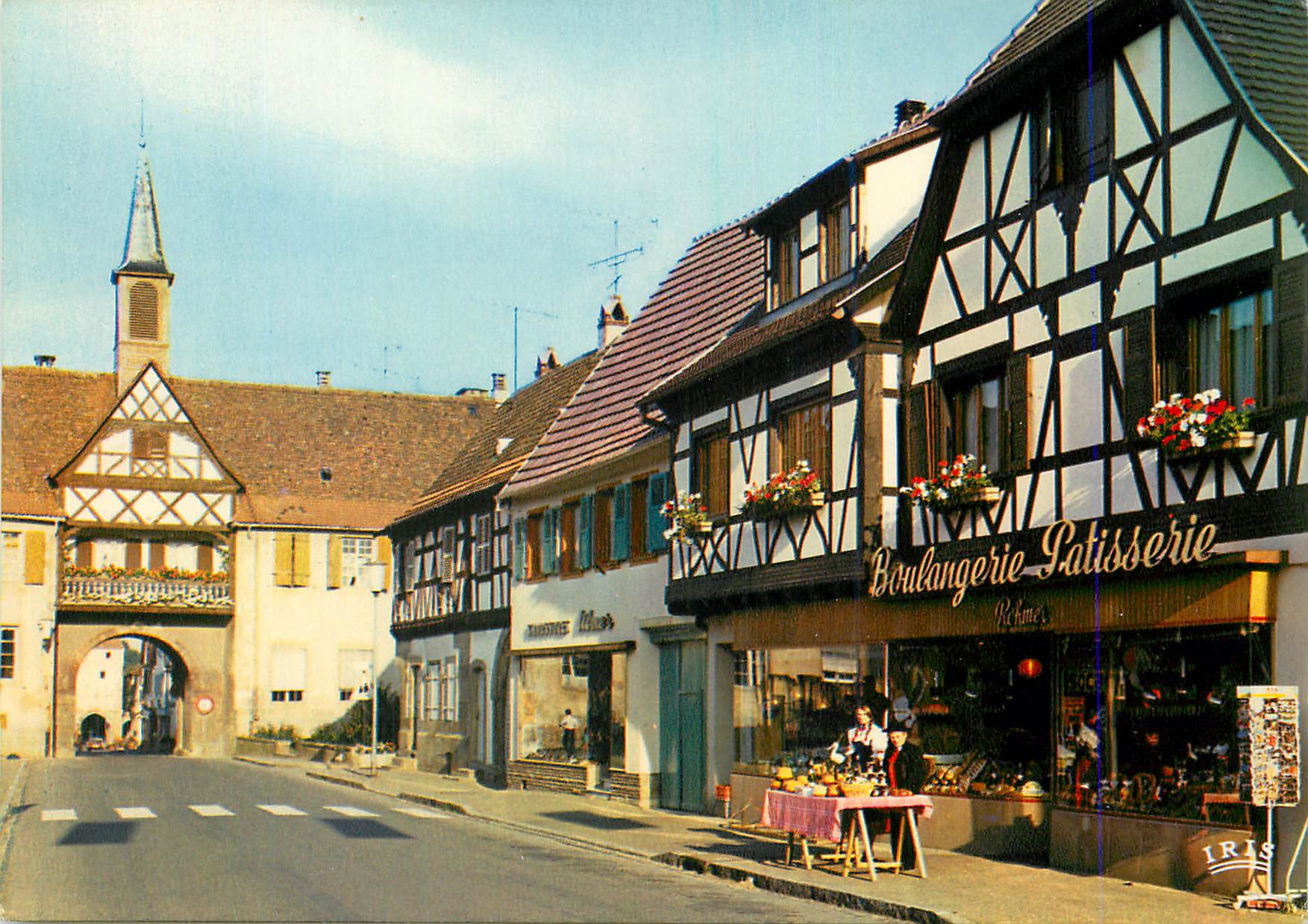 CPM L'Alsace Pittoresque Rosheim La Rue du General de Gaulle avec ses Maisons Alsaciennes a Colombages Boulangerie Patis