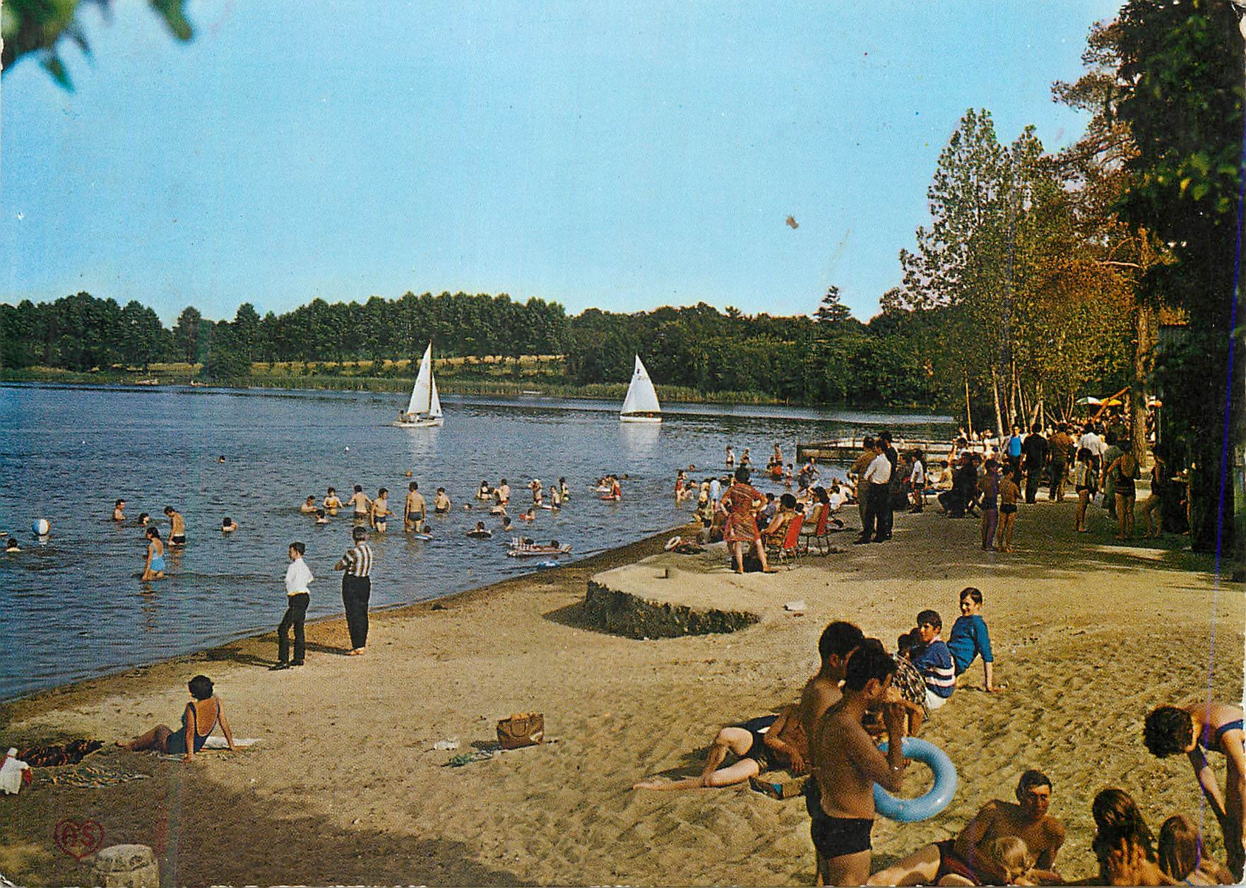CPM Chateau la Valliere (Indre et Loire) Le Lac du Val Joyeux et la Plage