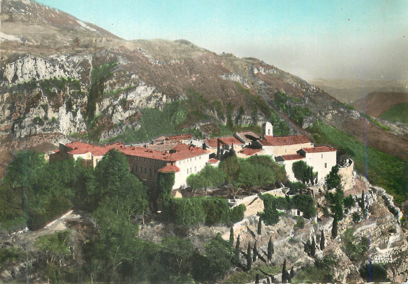 CPM Gourdon (Alpes Maritimes) Vue Generale en Avion