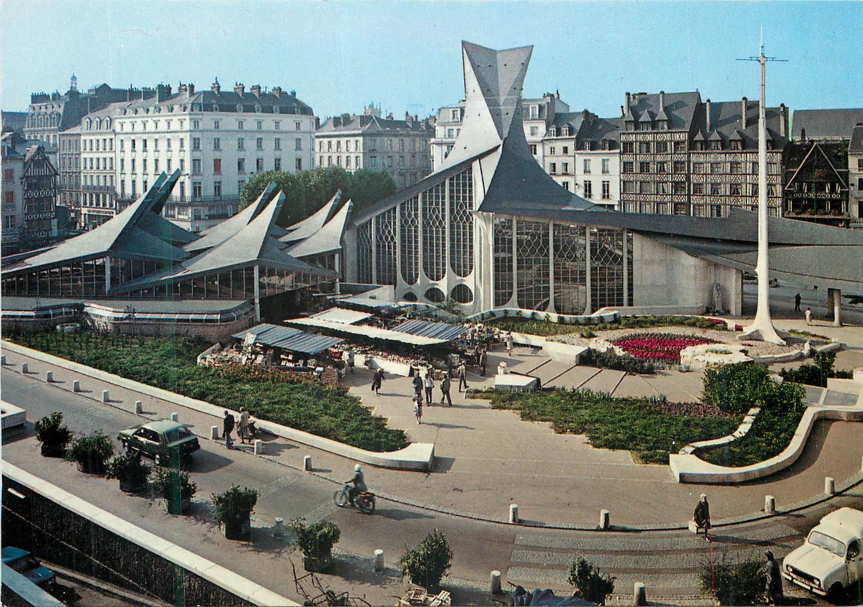 CPM En Normandie Rouen (Seine Maritime) Place du Vieux Marche et Eglise Sainte Jeanne d'Arc