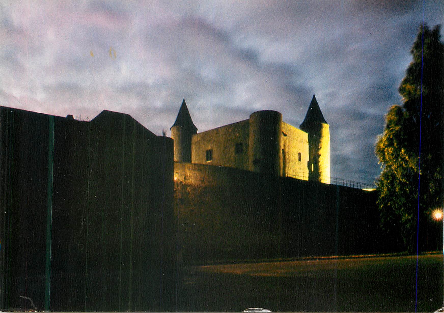 CPM Noirmoutier en l'Ile (Vendee) Effet de Lumiere sur le Chateau (XVe Siecle)