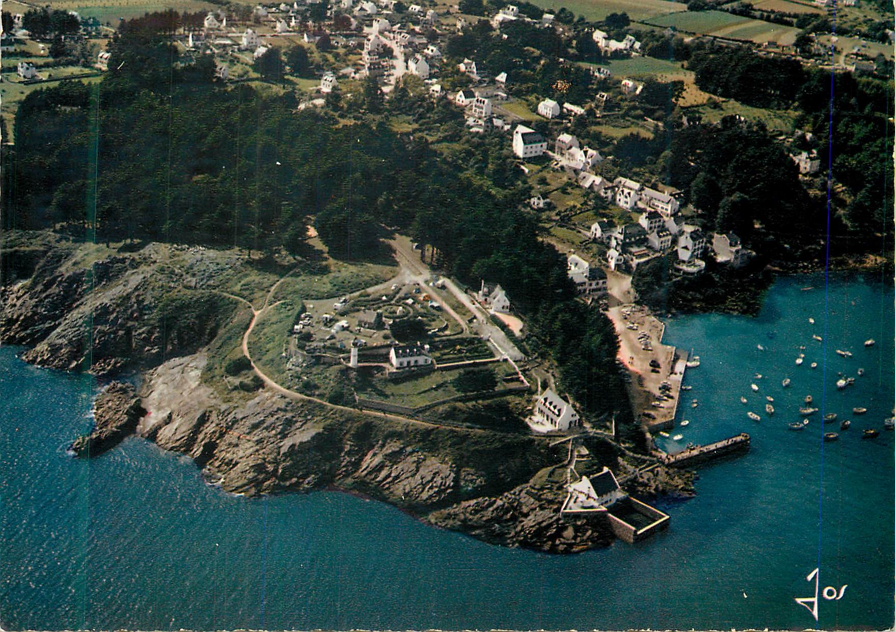CPM La Bretagne en Couleurs Port Manech (Sud Finistere) La Mer et Les Bois