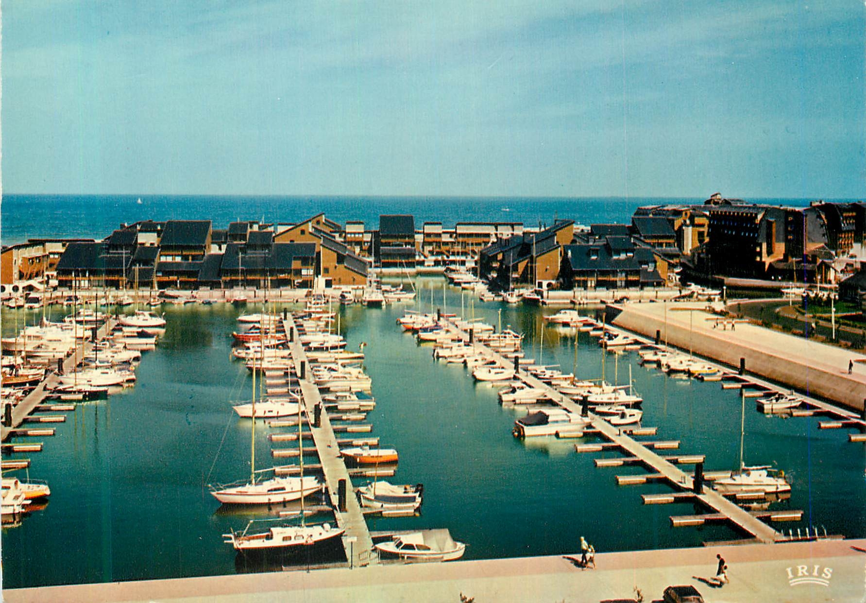 Deauville (14) — Plage fleurie, vue générale du nouveau port et les marinas — Éditions Réunies
