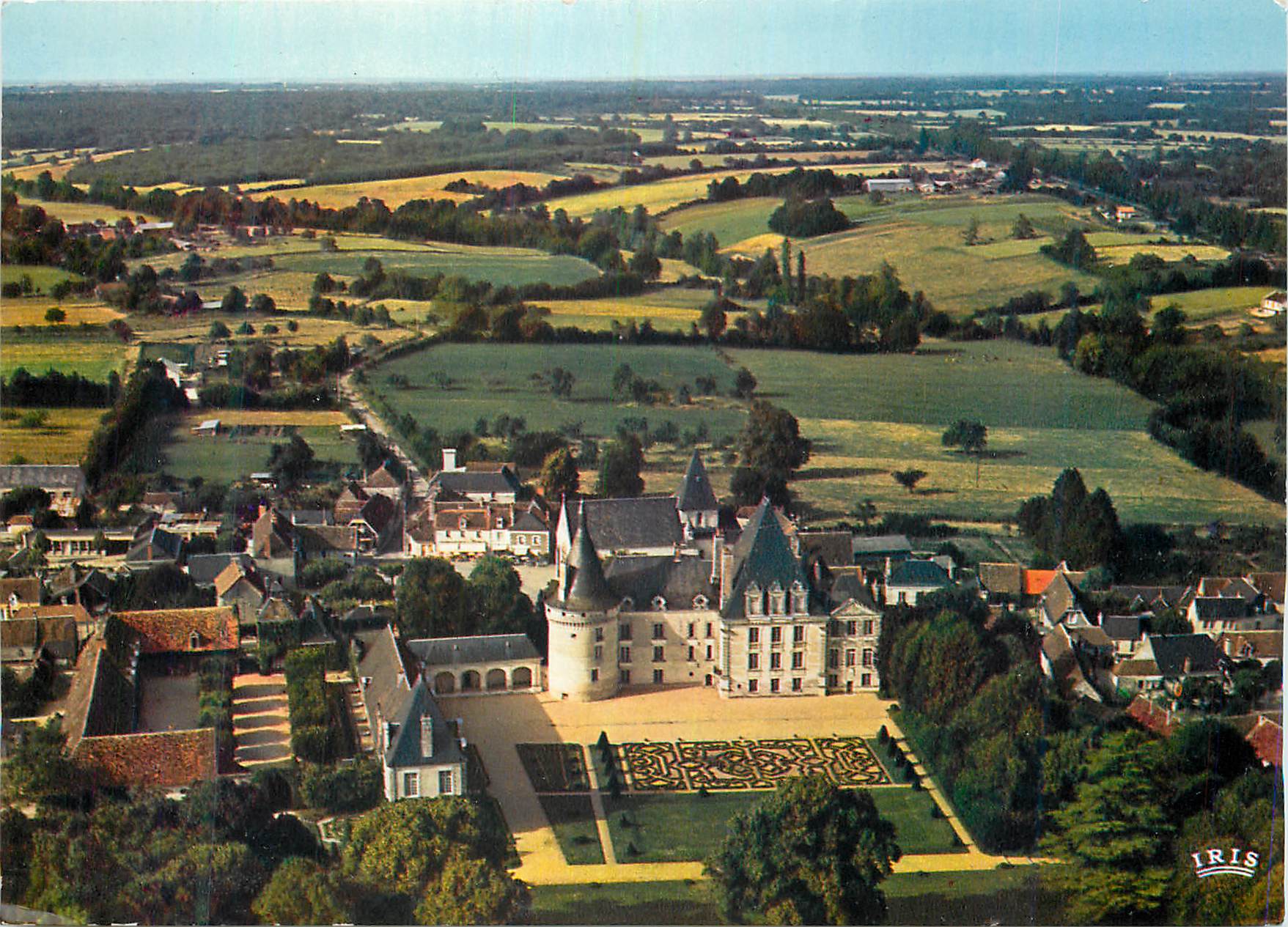 CPM Azay le Ferron (Indre) Le Chateau Ensemble des Constructions de Styles Differets XVe XVIIe XVIIIe Siecles
