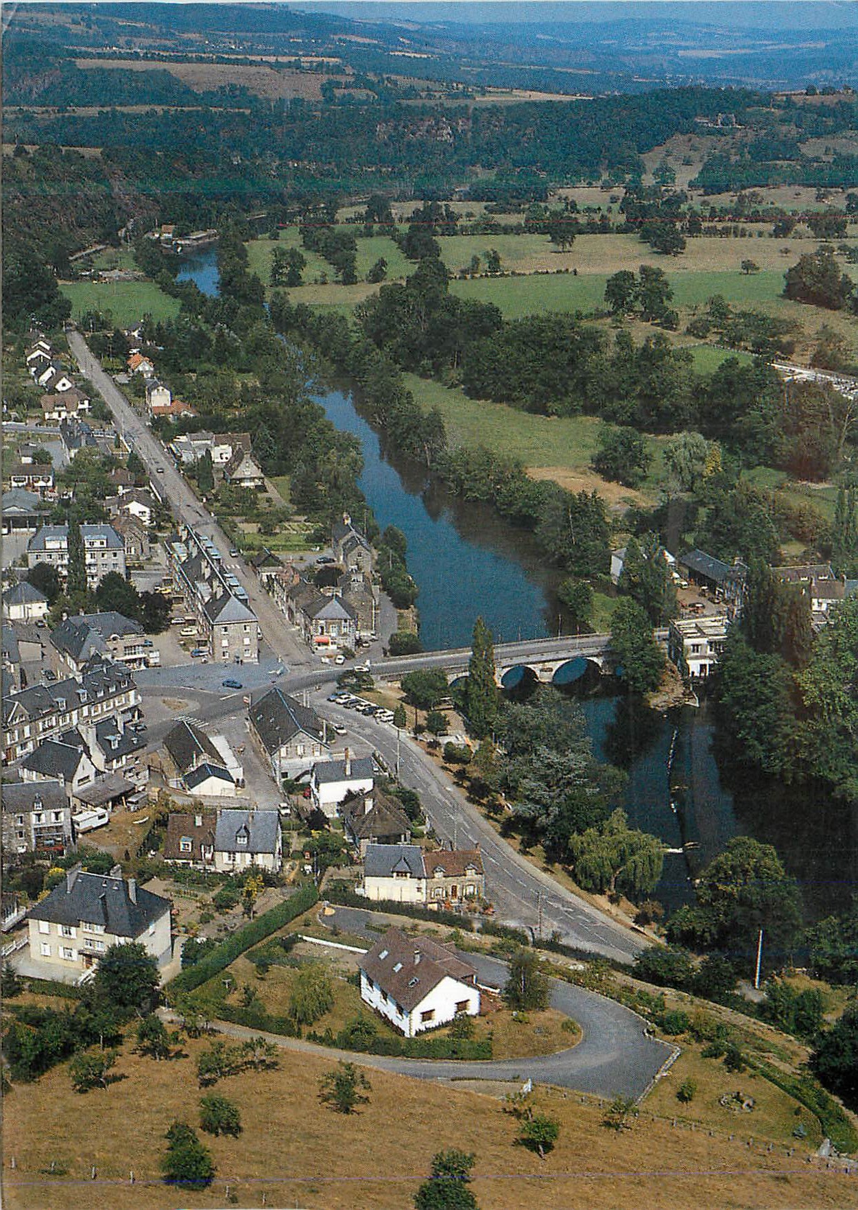 CPM La France Vue Du Ciel Pont D'Ouilly (Calvados) Suisse Normande Vue Aerienne Generale