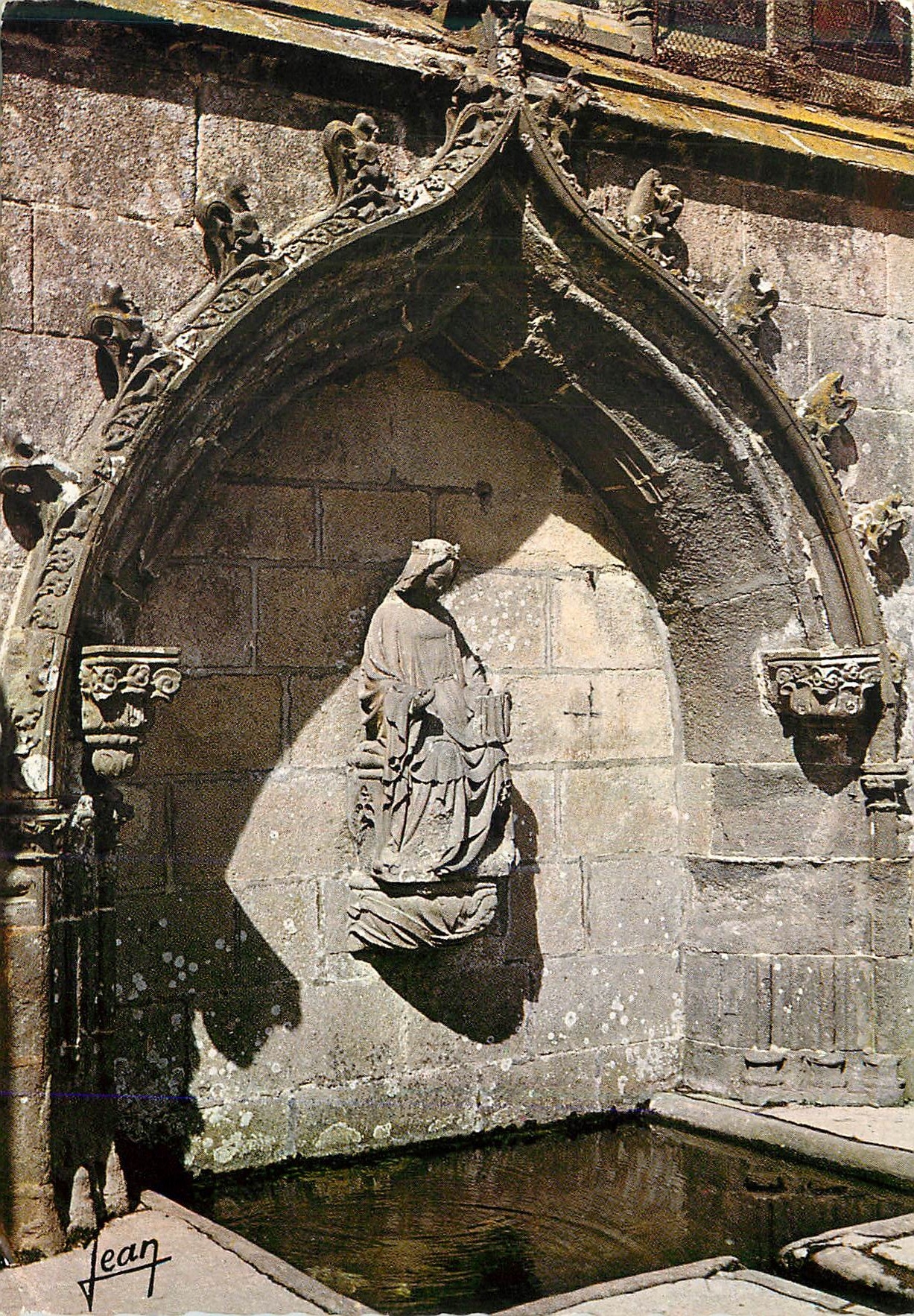 CPM la Bretagne la Fontaine Miraculeuse du Folgoe (Finistere)