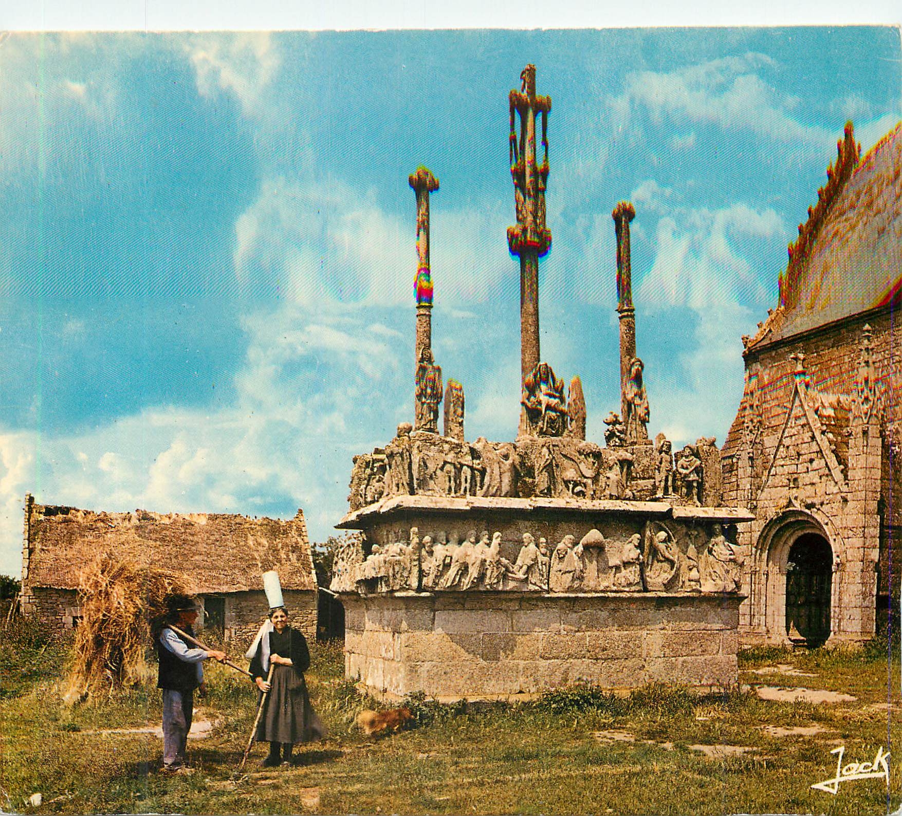 CPM Couleur de Bretagne Folklore Calvaire de Tronoen