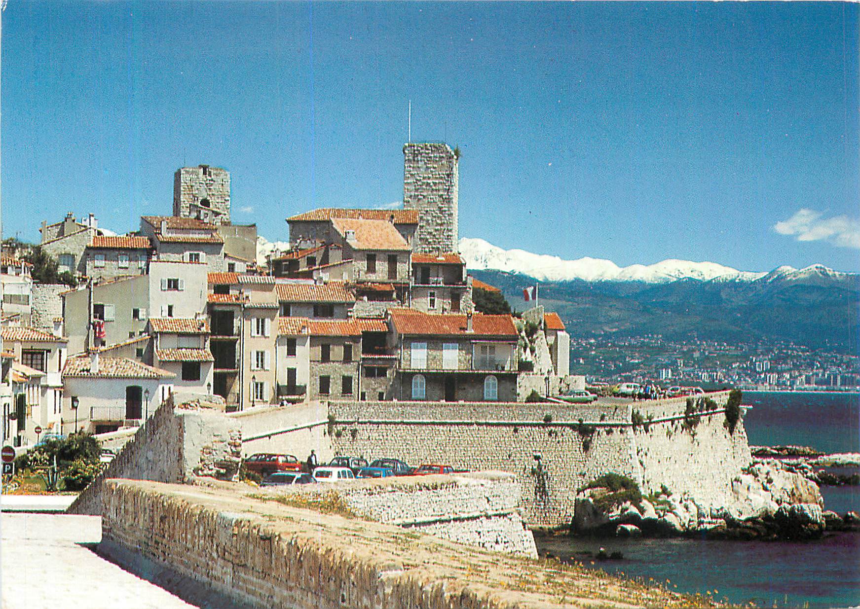 CPM Antibes (6 Maritimes) Fonte Lumiere sur les Remparts