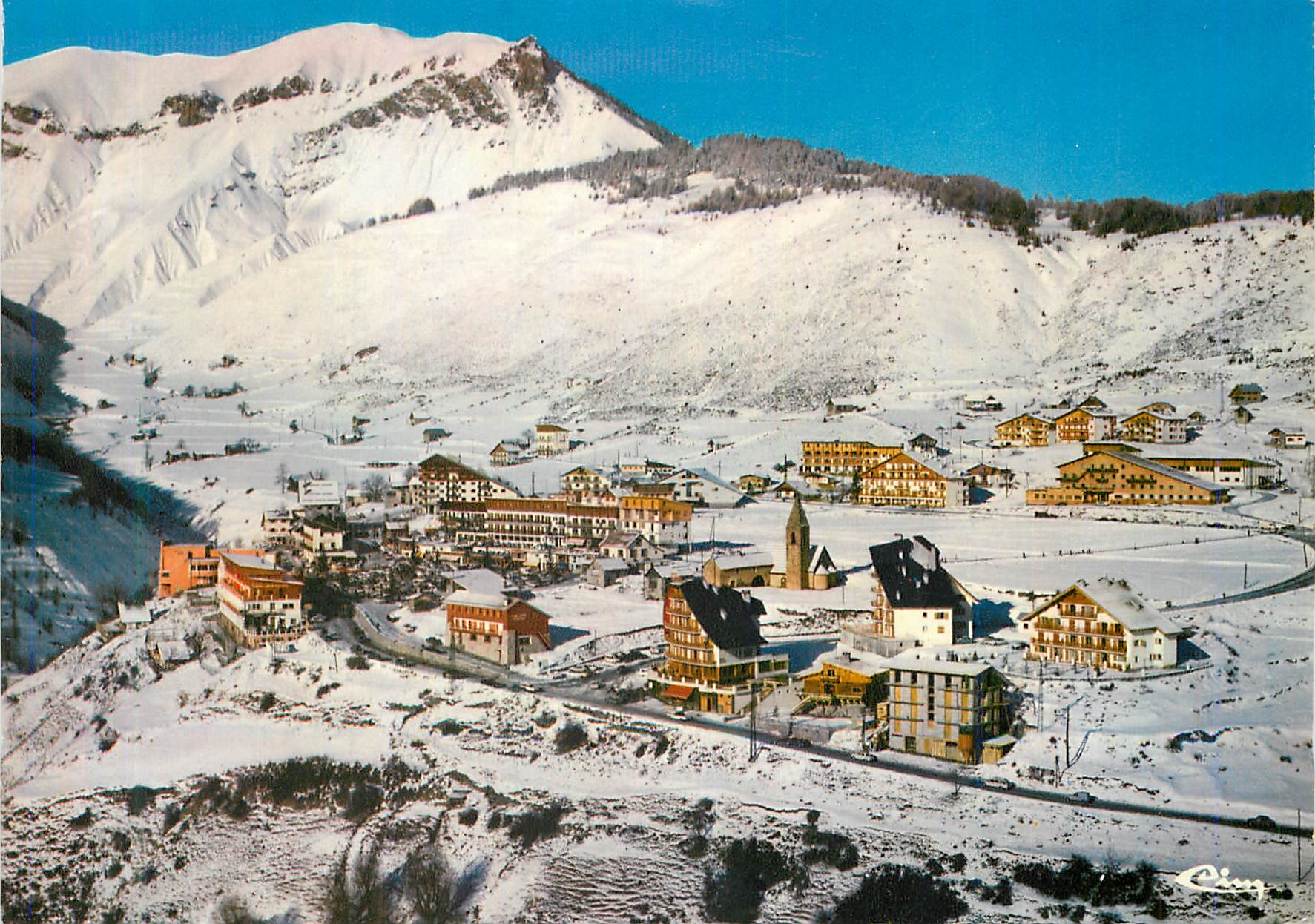 Auron (A.-M.) — Vue générale aérienne — Imprimeur Combier, série CIMCOLOR