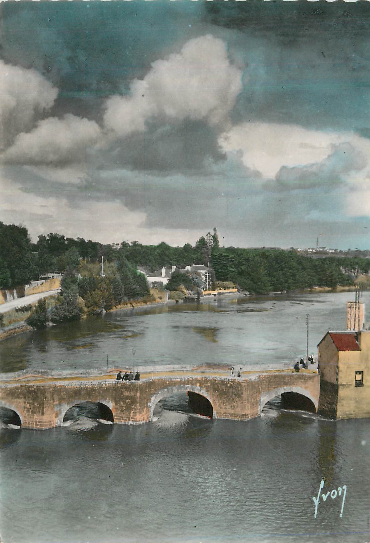CPM Auray (Morbihan) Vieux Pont sur la Riviere Le Loch