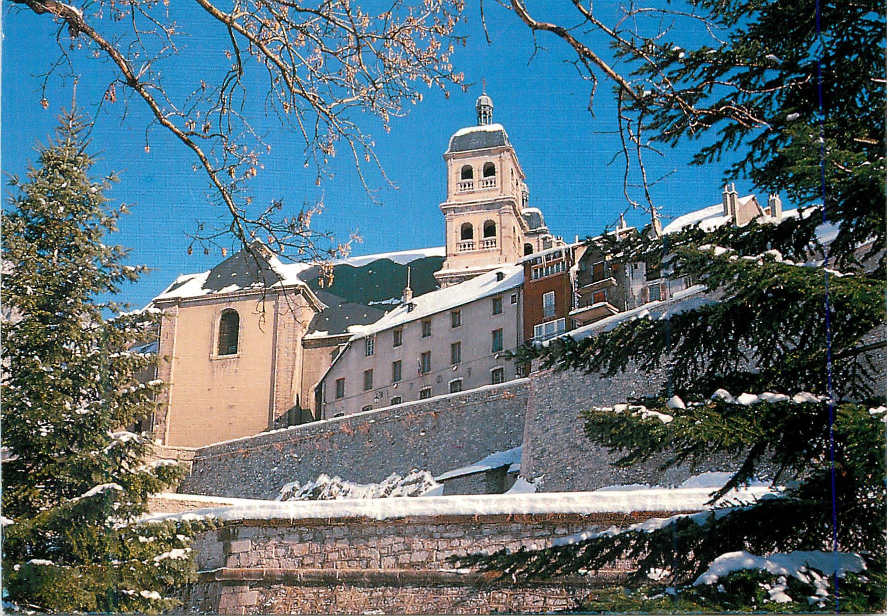 Die Befestigungen unter Schnee — Les Hautes Alpes - Briançon (Höhe 1326 m) — Éditions des Alpes - Briançon