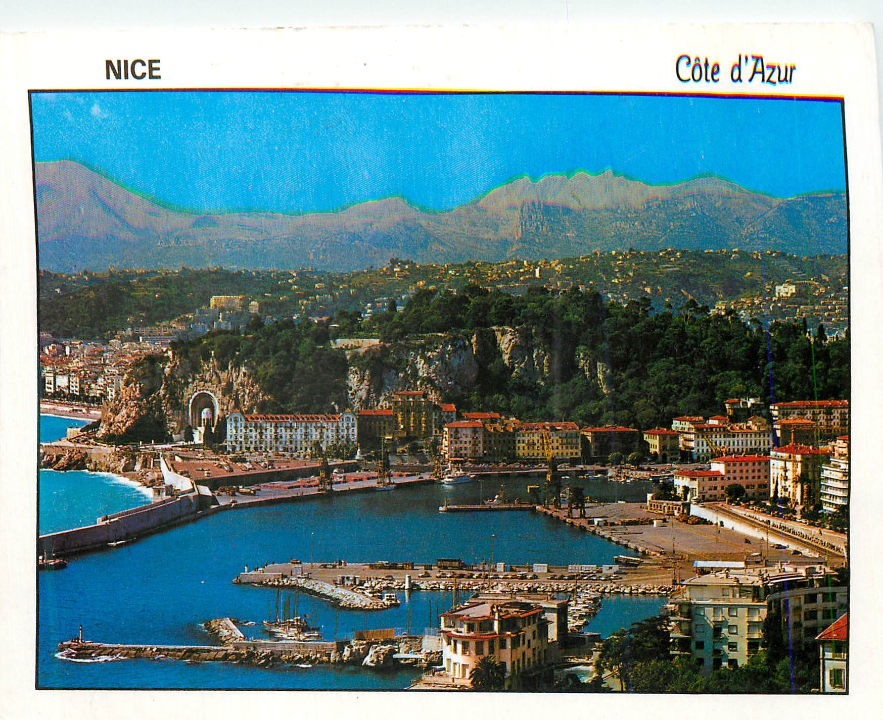 CPM Nice l'Entree du Port a Gauche le Monument aux Morts