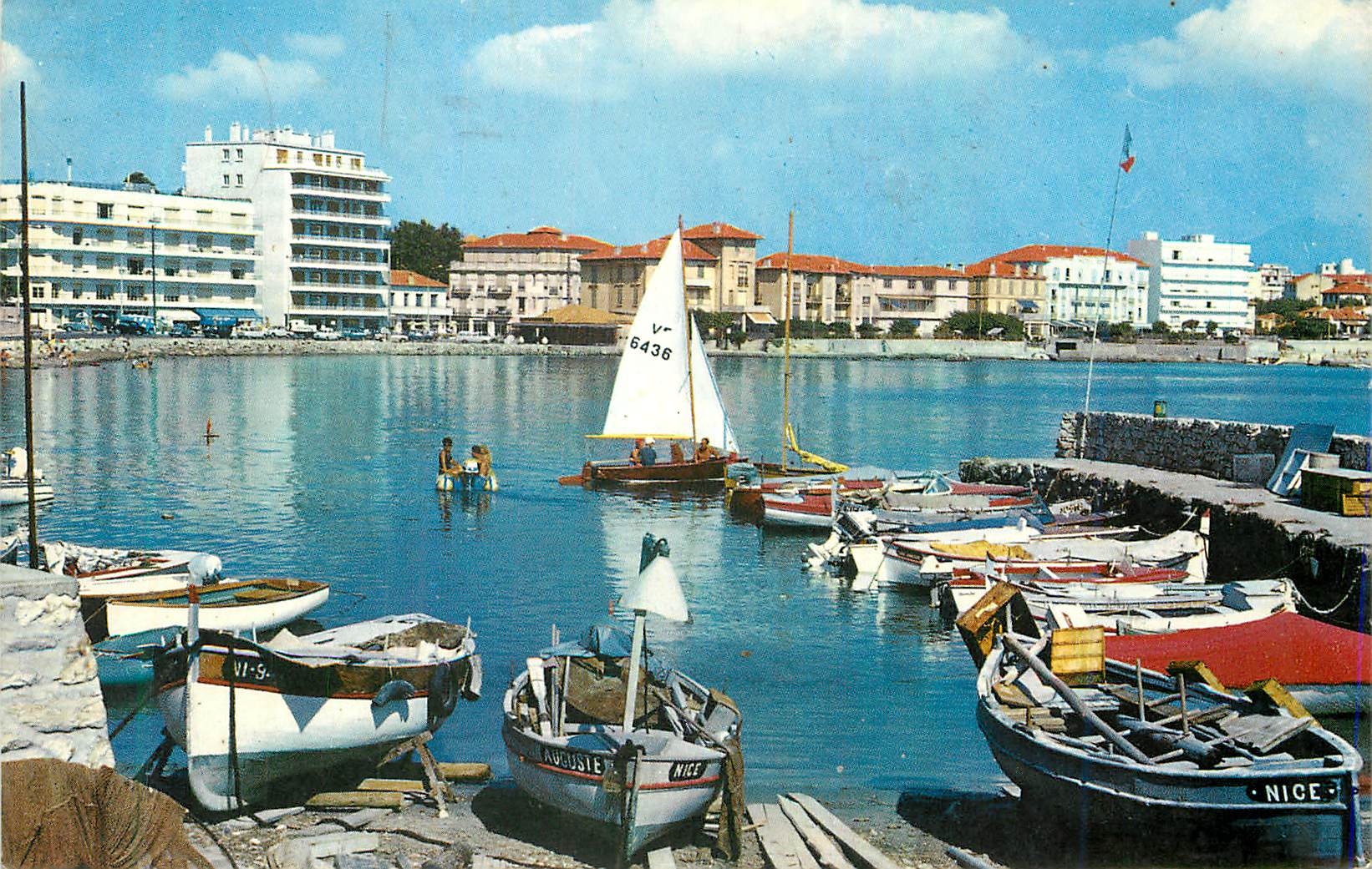 CPM Antibes la Cote d'Azur le Port de la Salice Bateaux
