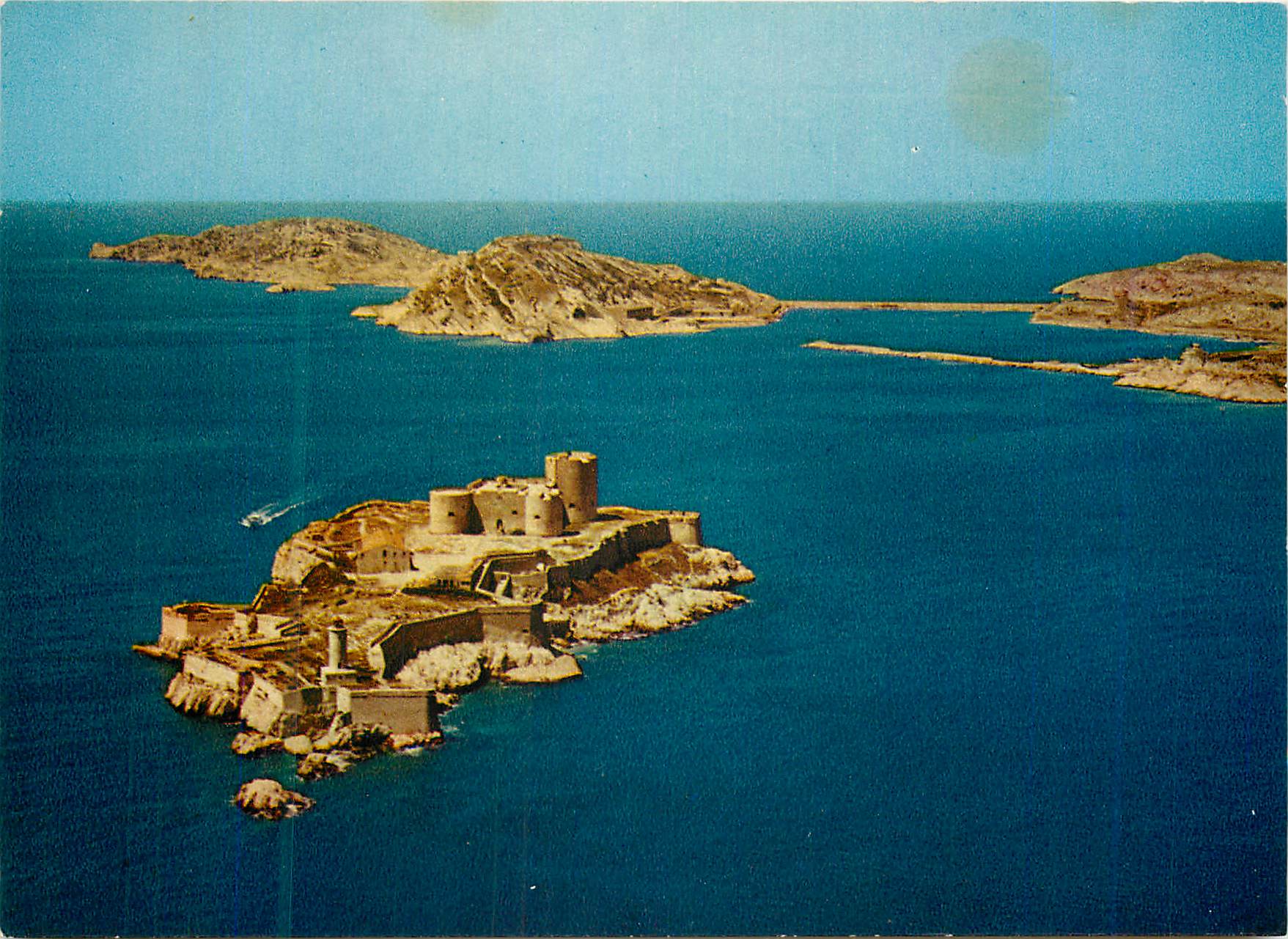 CPM le Carrefour du Monde Marseille le Chateau d'If et les Iles du Frioul vue Aerienne