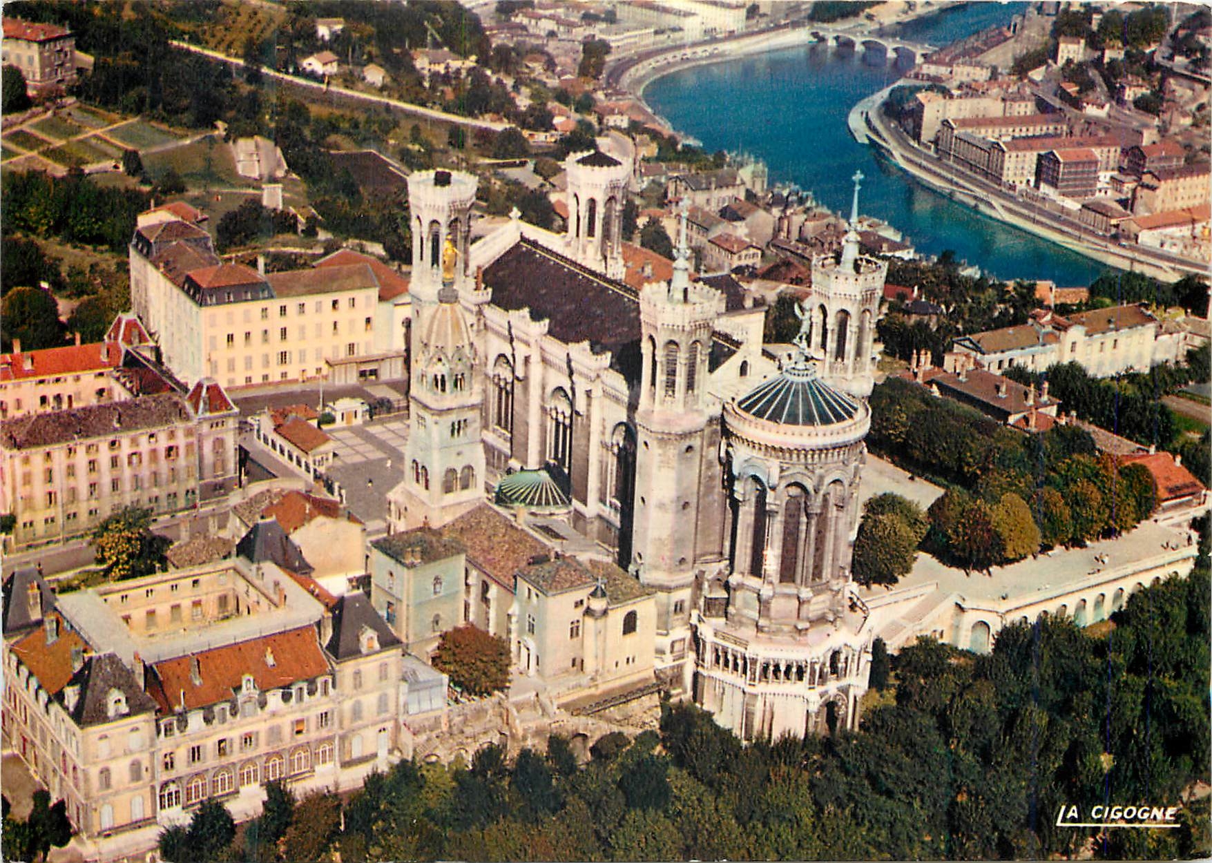CPM Lyon Basilique de Fourviere et Perspective sur la Vallee de Saone