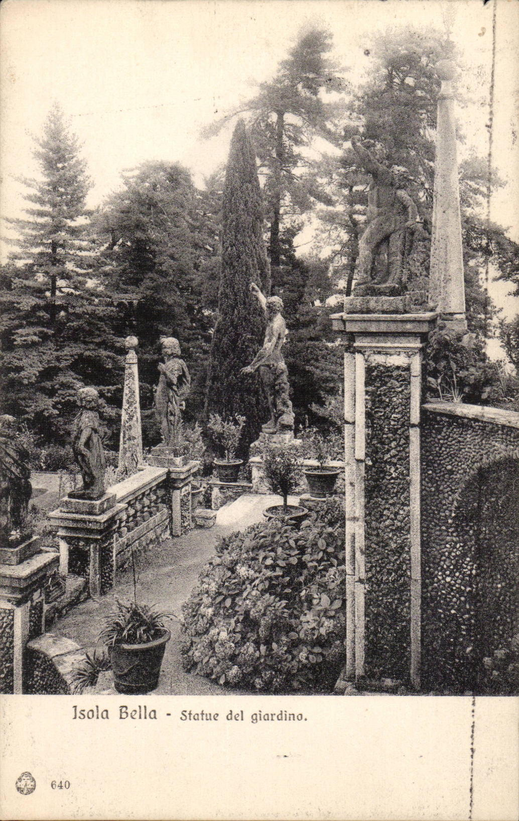 CPA Italie Italia isola Bella Statue del Giardino