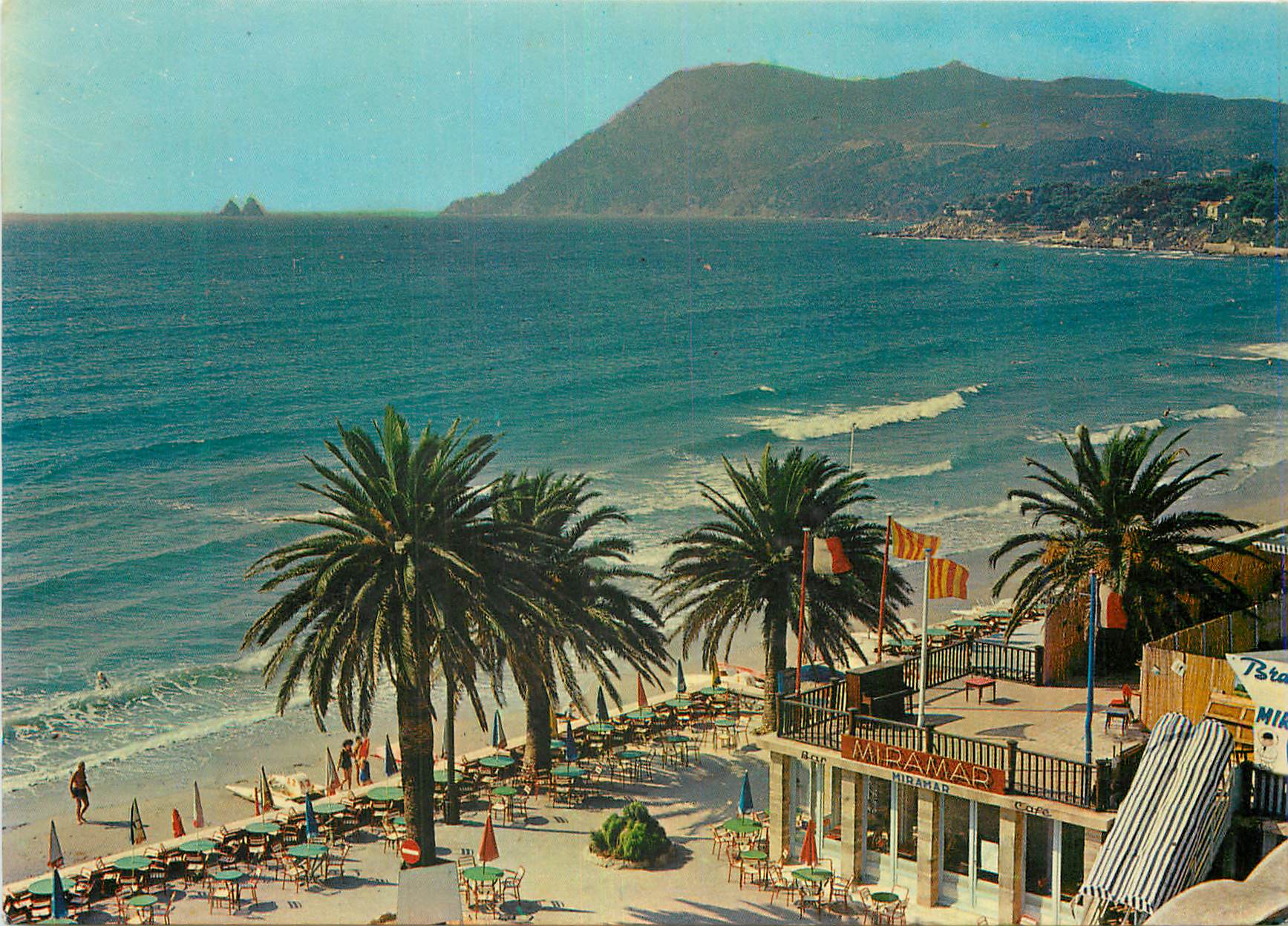 CPM Lumiere et Beaute de la Cote d Azur Les Sablettes La Plage Vue sur Mar Vivo  Miramar