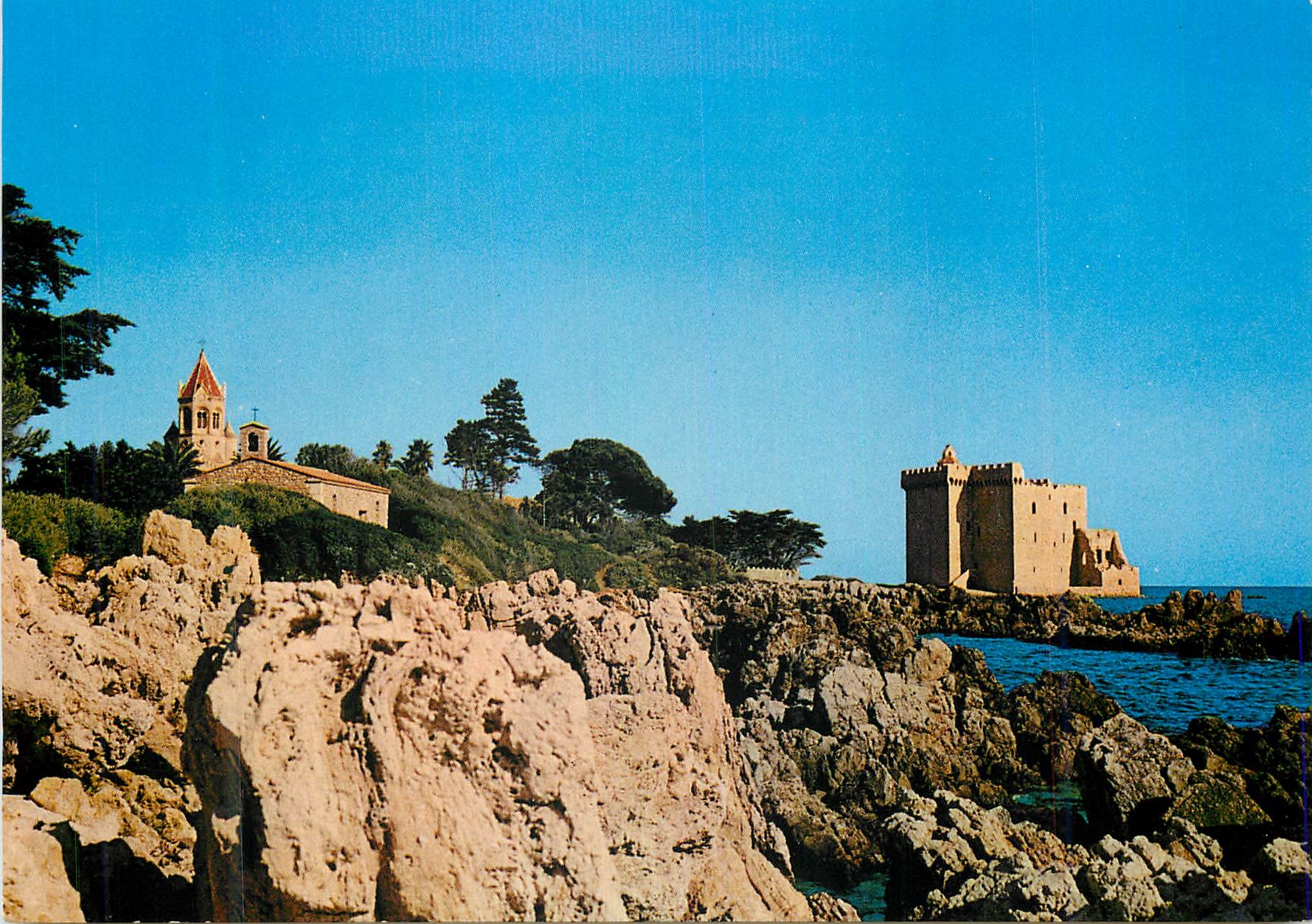 CPM Ile Saint Honorat Cannes Vue panoramique sur la Chapelle St Pierre le Monastere fortifie et l abbaye 