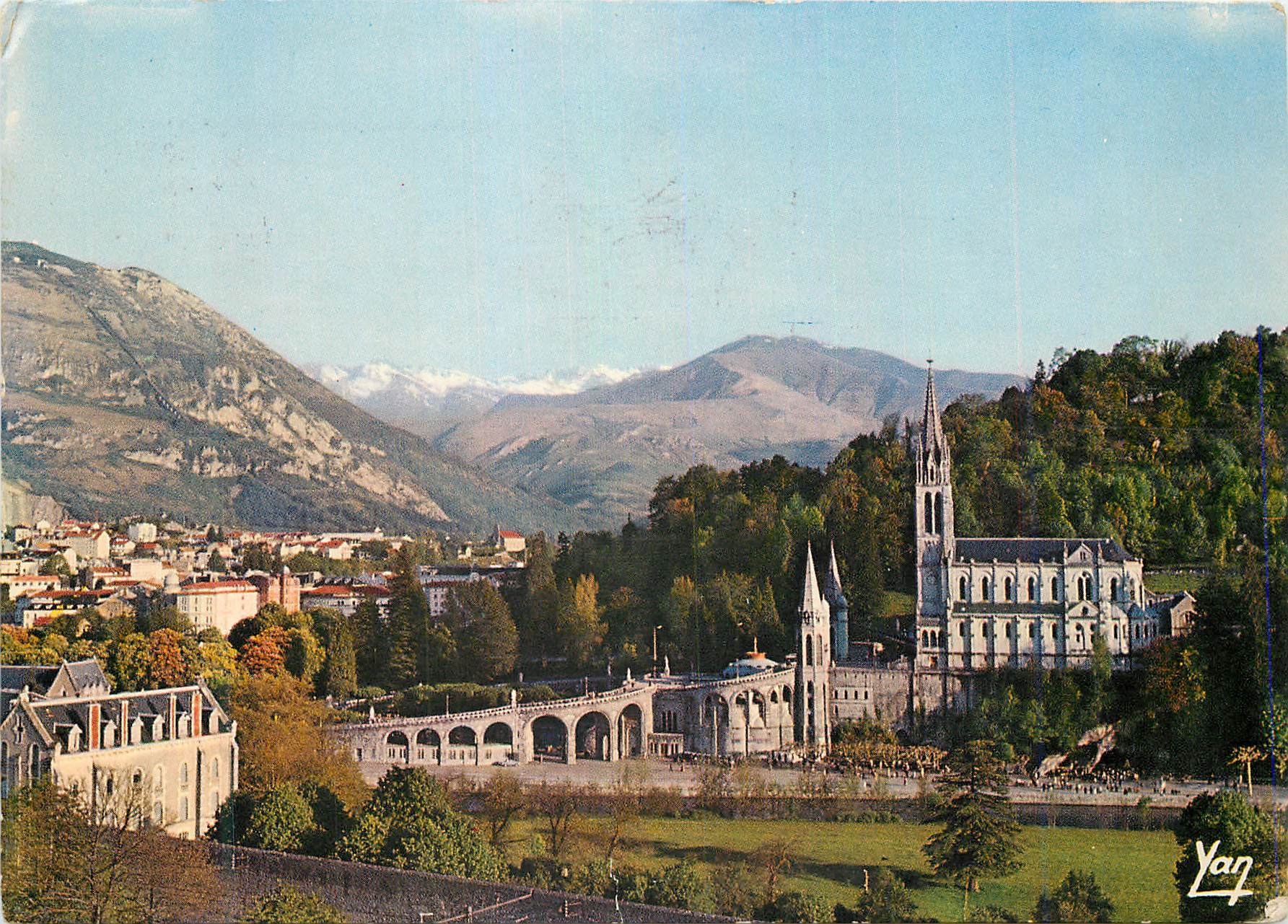 CPM Lourdes HP La Basilique Vues laterale et les Pyrenees enneigees 