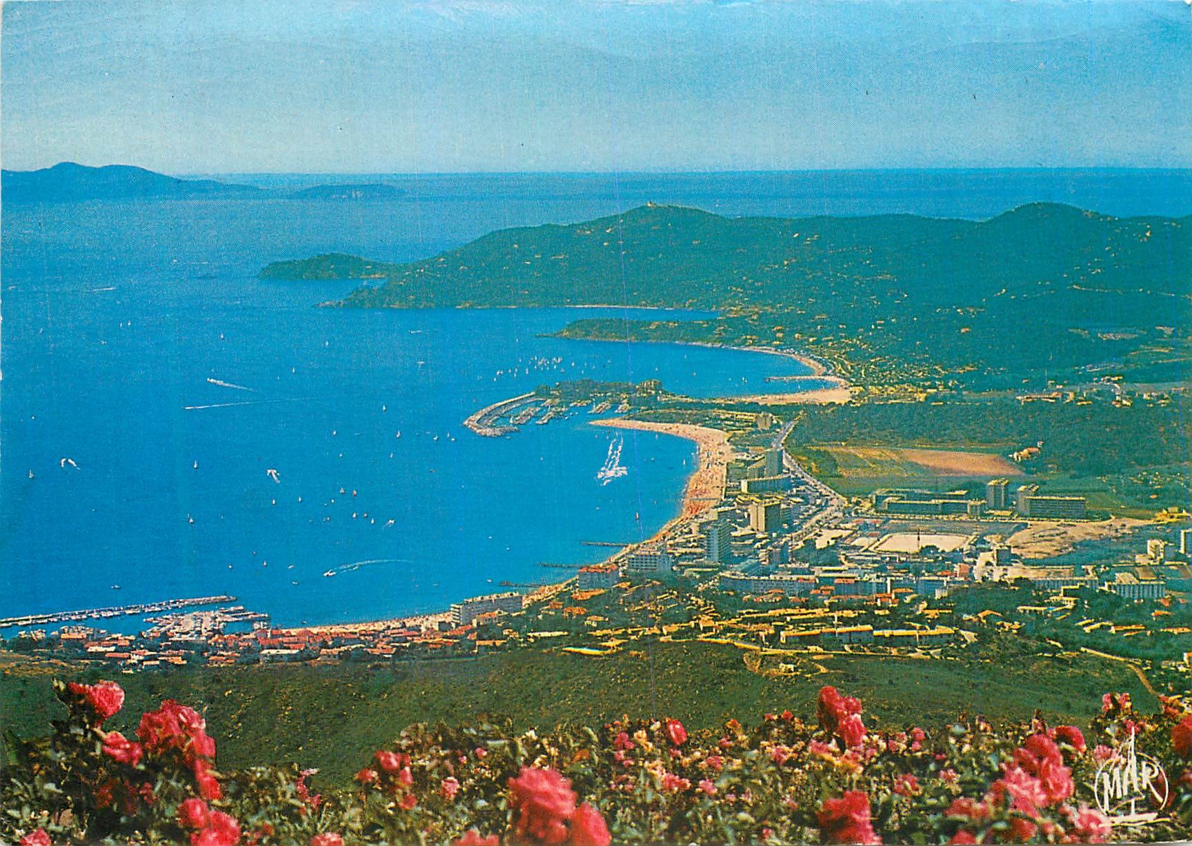 CPM Le Lavandou et la rade de Bormes Le Cap Benat et au fond l Ile de Port Cros 