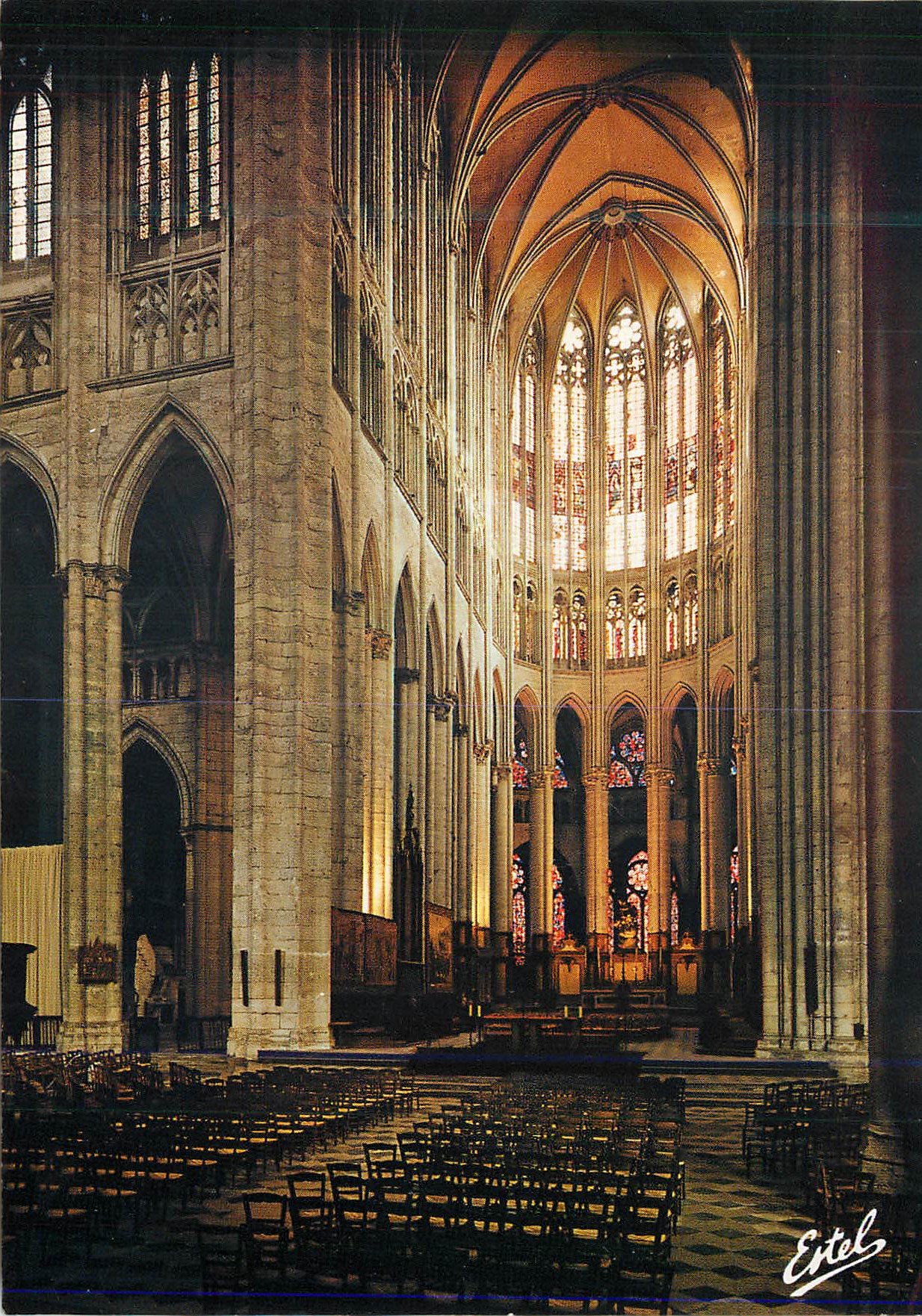 CPM Beauvais Oise Le choeur dont les voutes s elevent 