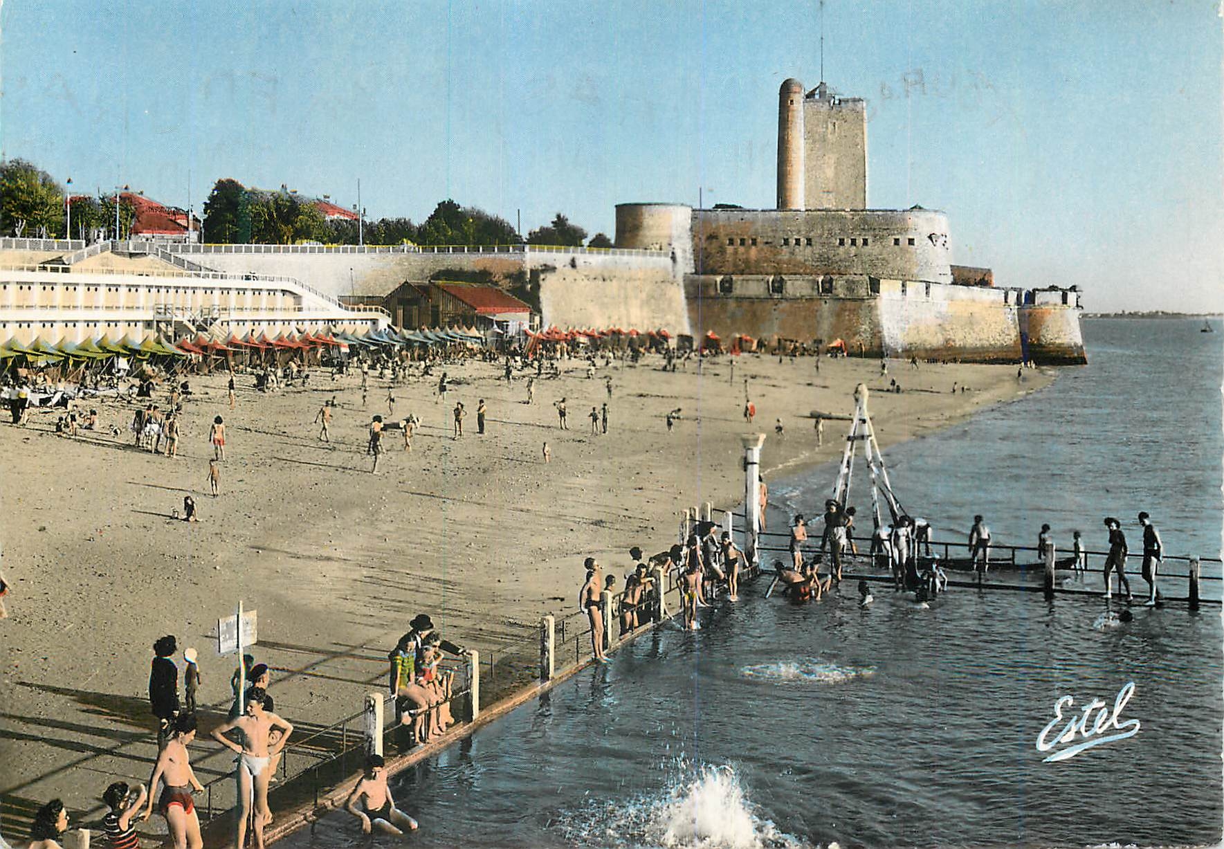 CPM Fouras La Piscine la Plage et le Chateau 
