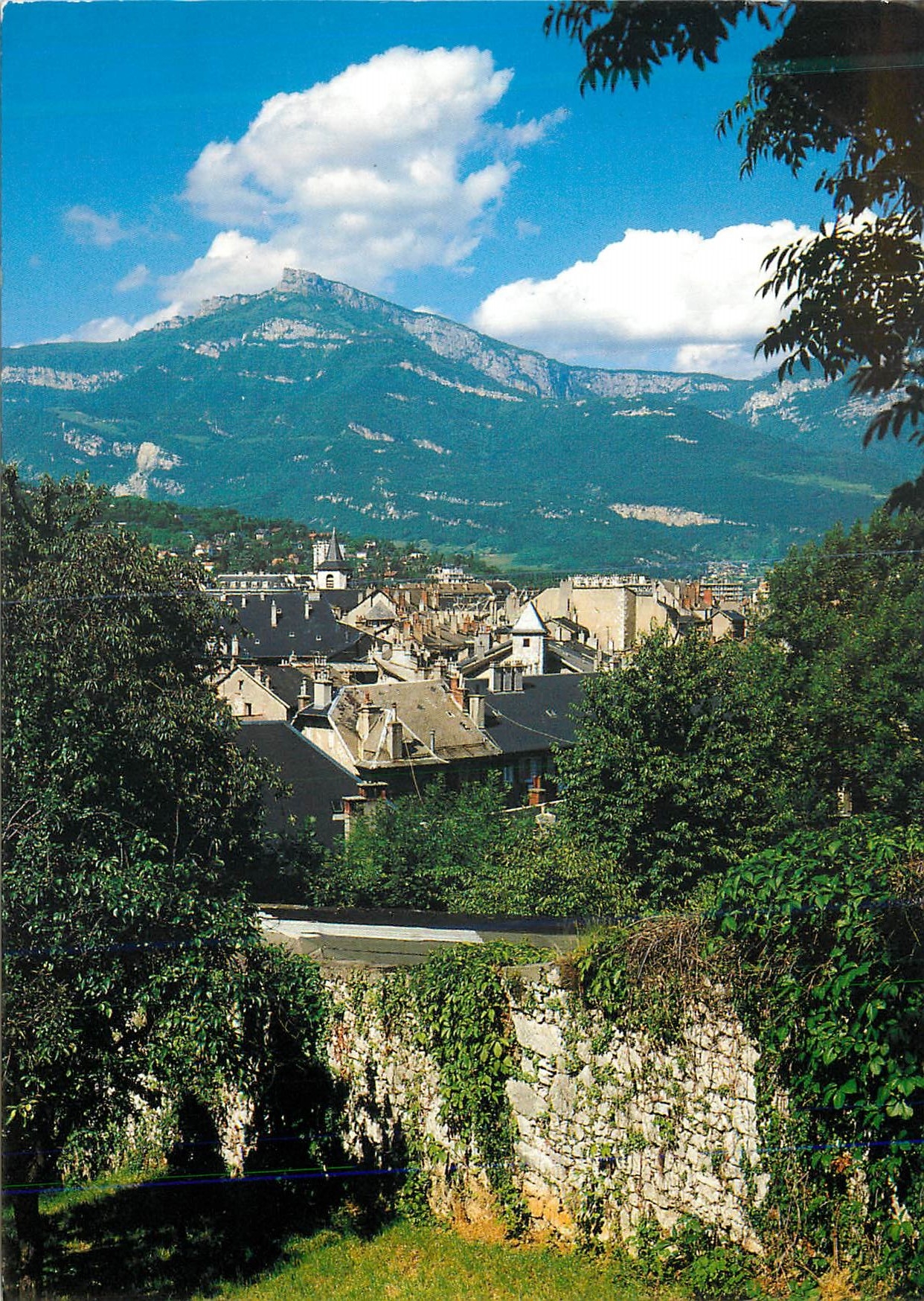 Vue partielle de la ville — Le Nivolet (1547 m.) — Éditions Grenoble