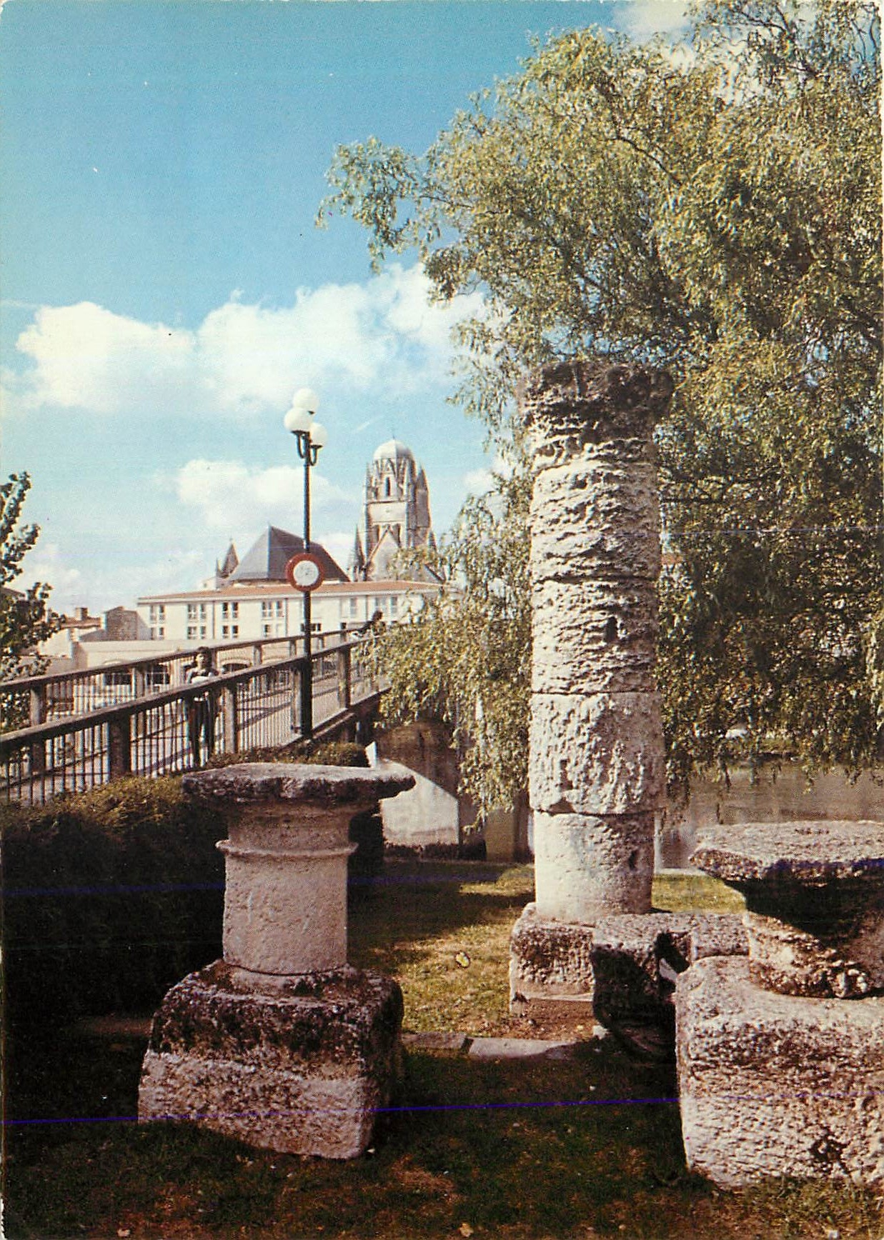 CPM Saintes Les colonnes romaines et la cathedrale Saint Pierre 