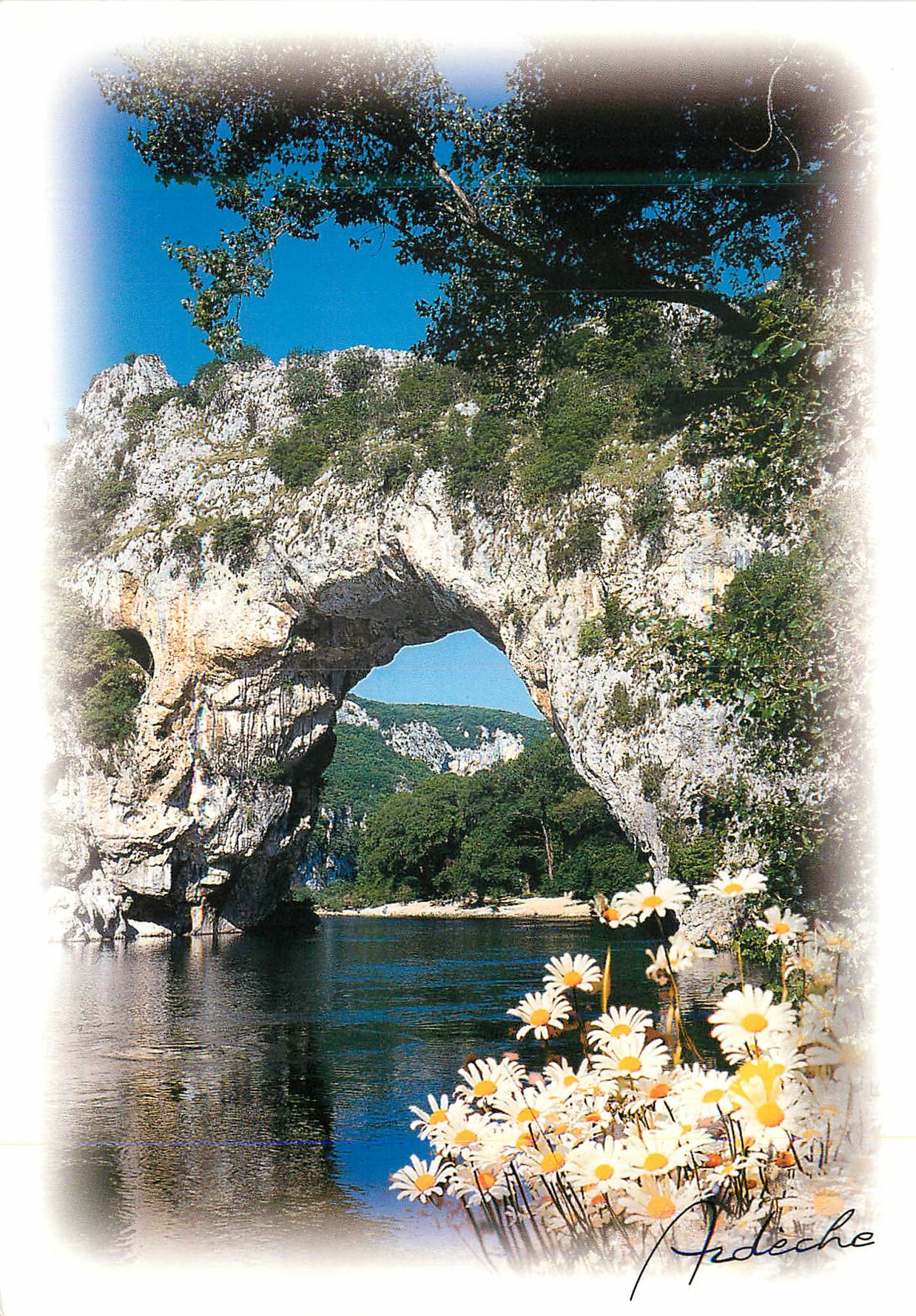 Ardeche — Arche naturelle sur la rivière — Éditions CELLAND