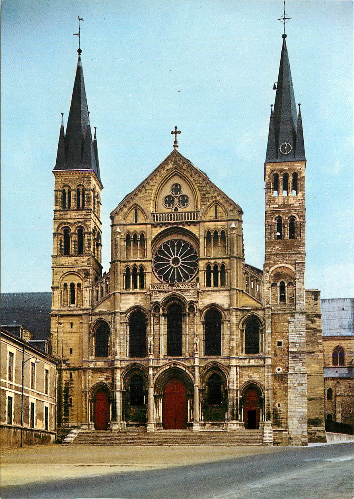 Reims — Façade de la Basilique Saint-Remi (XIe et XIIe siècles) — Collection Cardinal-Luçon, éditée par ADIA