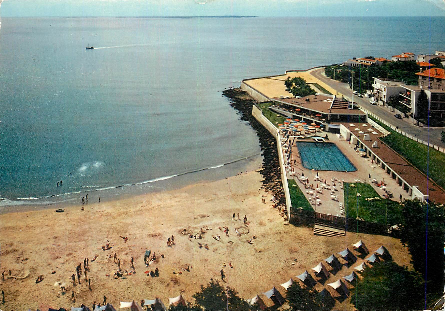 CPM Royan Foncillon La plage et la piscine Le Clapotis 