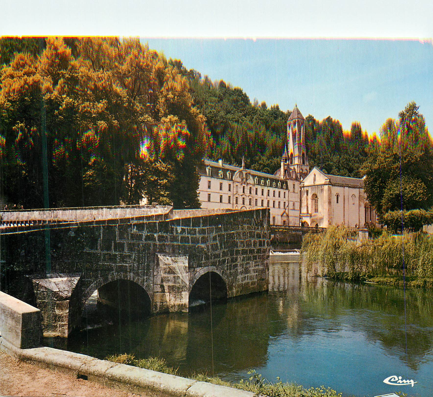 CPM Brantome Dordogne Le Pont Coude L ancienne Abbaye et l Eglise 