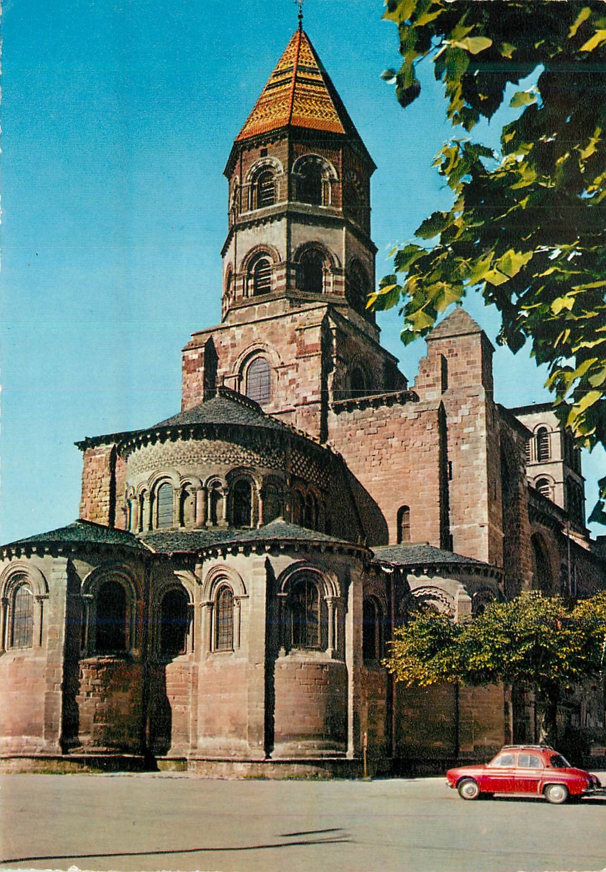 CPM Brioude Haute Loire L Eglise Saint Julien 