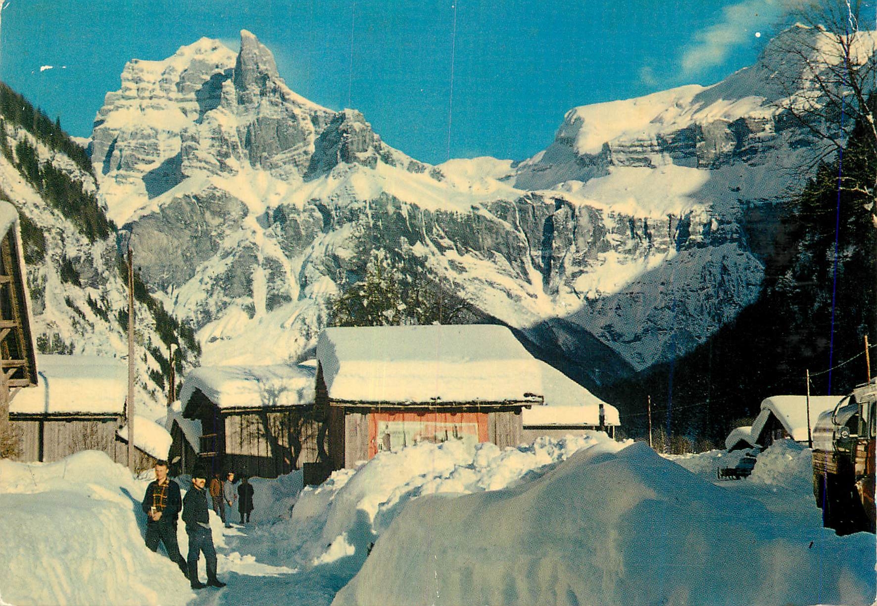 Haute Vallée du Giffre en hiver — Vue sur la Corne de Chamois et le Tenneverge (2987 m) — Éditions J. Cellard