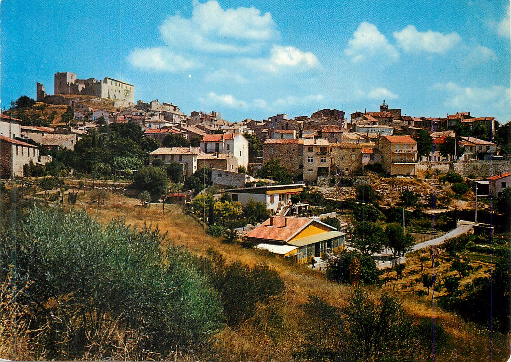 CPM Greoux les Bains Basses Alpes La Ville dominee par le Chateau des Templiers 