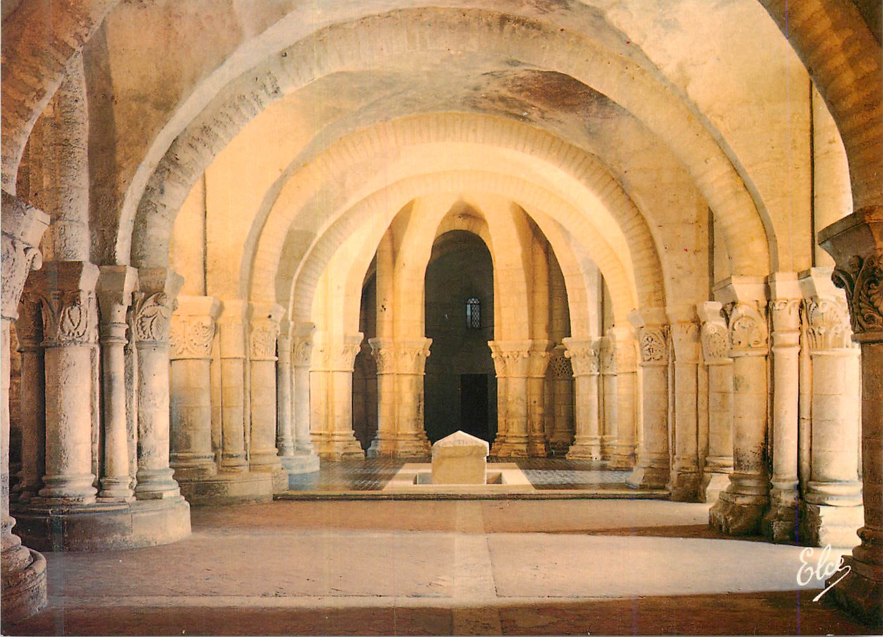 Crypte de Saint-Eutrope — XIème siècle, tombeau de Saintes — Élécécolor