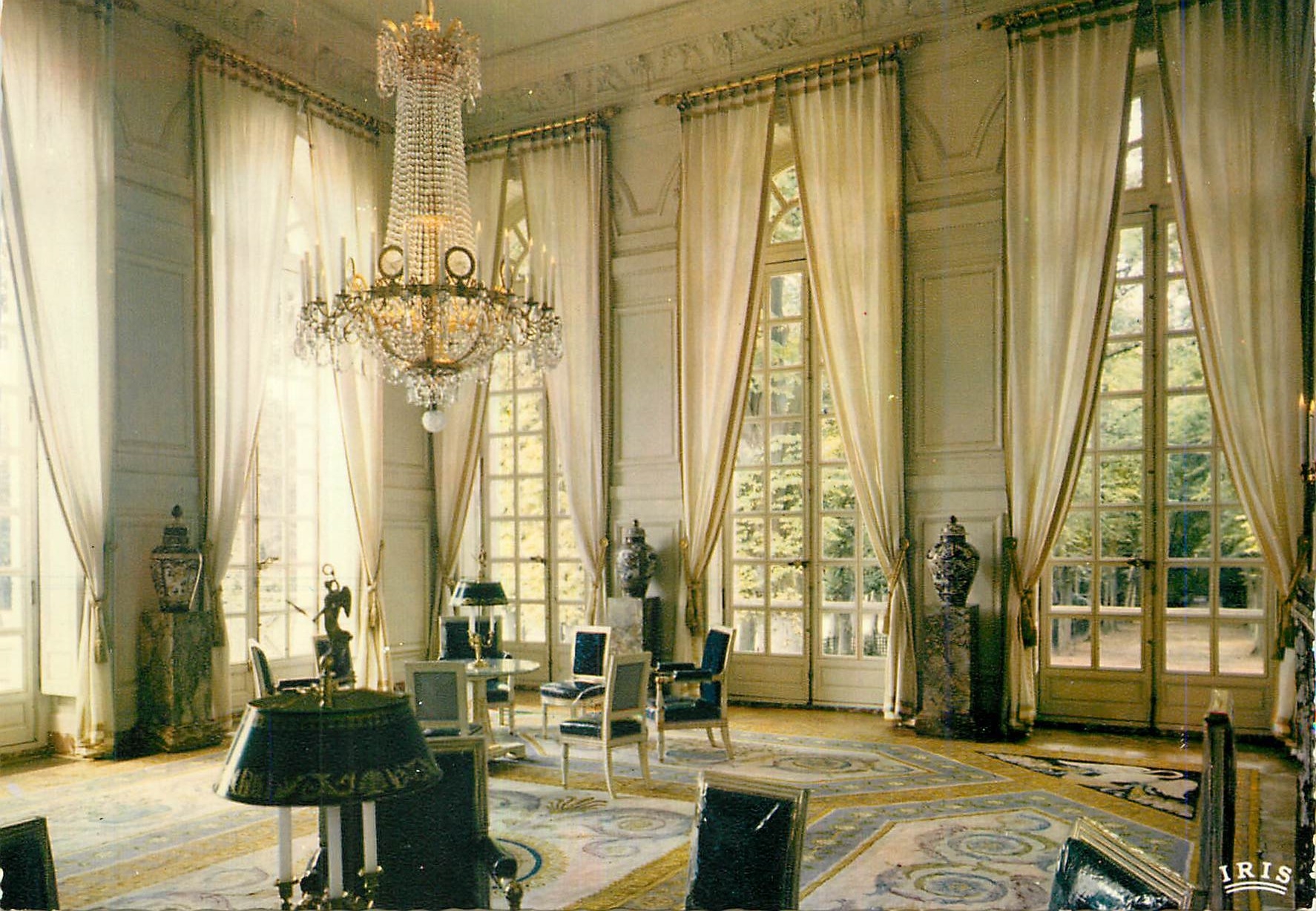 CPM Versailles Yvelines Le Grand Trianon Le Salon des Jardins 